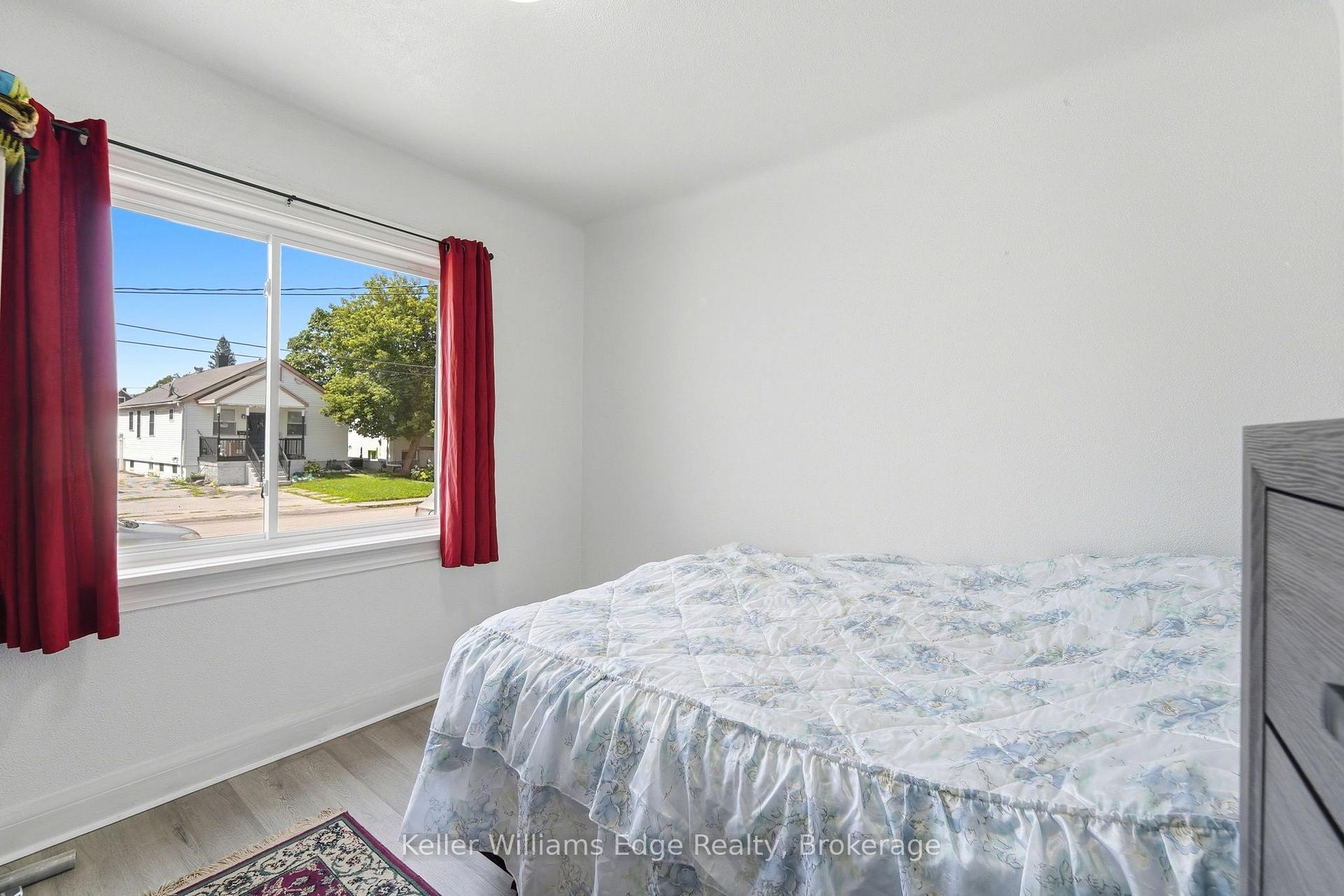 Photo 13 of 4104 Broughton Avenue, Niagara Falls, Downtown — HOMEH
