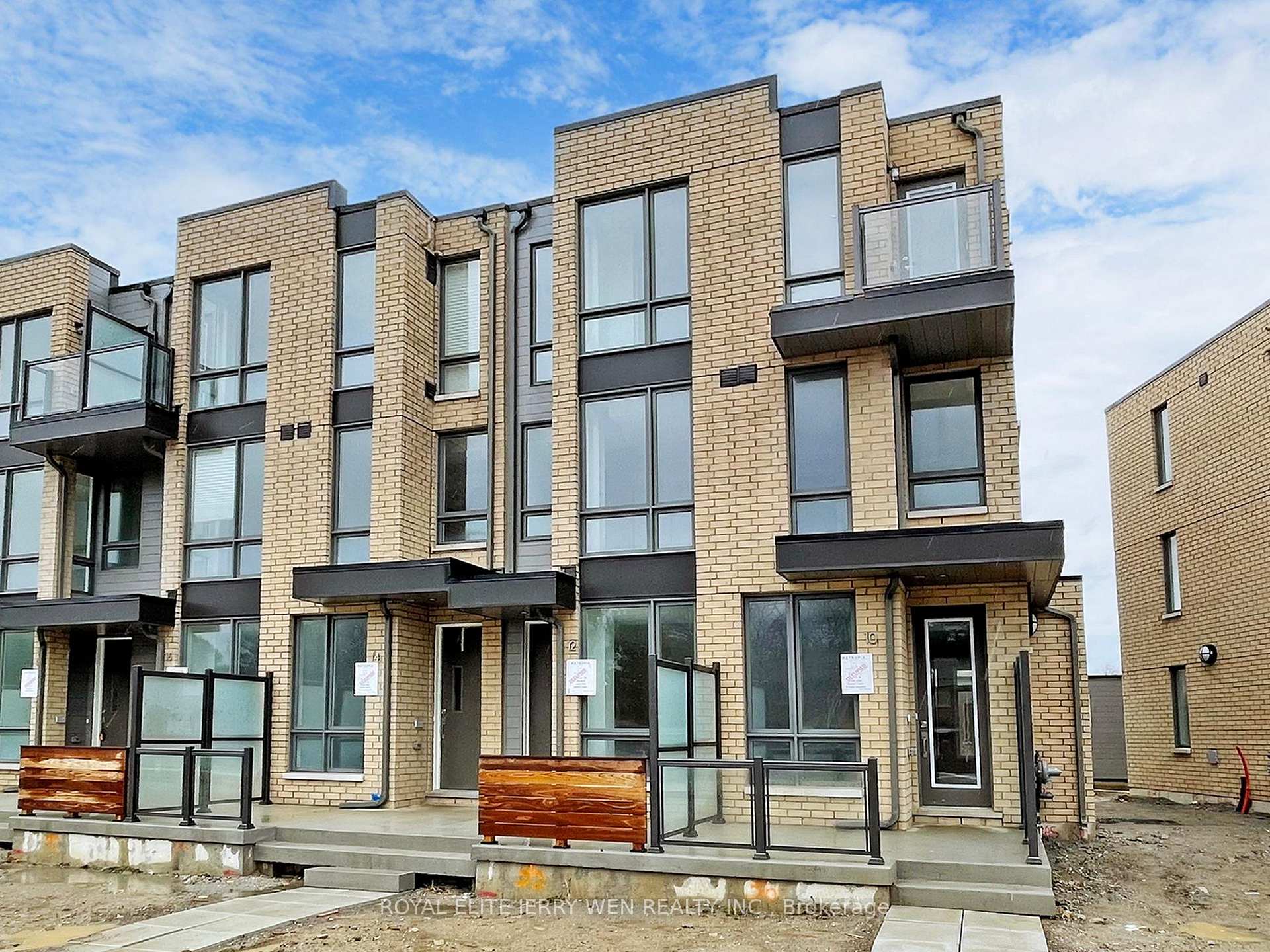 Photo 1 of 12 turtle Island Road, Toronto, Englemount-Lawrence — HOMEH