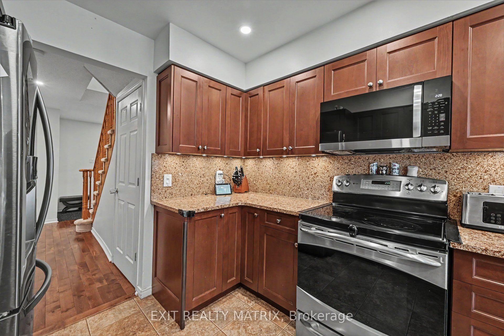 Photo 10 of 627 Chenier Way, Ottawa, Fallingbrook/Pineridge — HOMEH