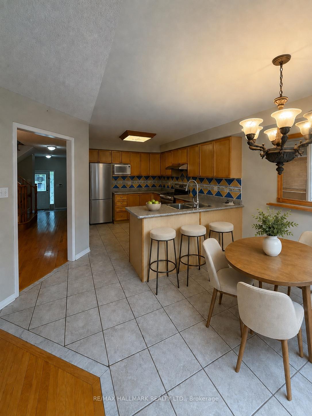 Photo 4 of 50 Farthingale Crescent, Brampton, Fletcher's Meadow — HOMEH