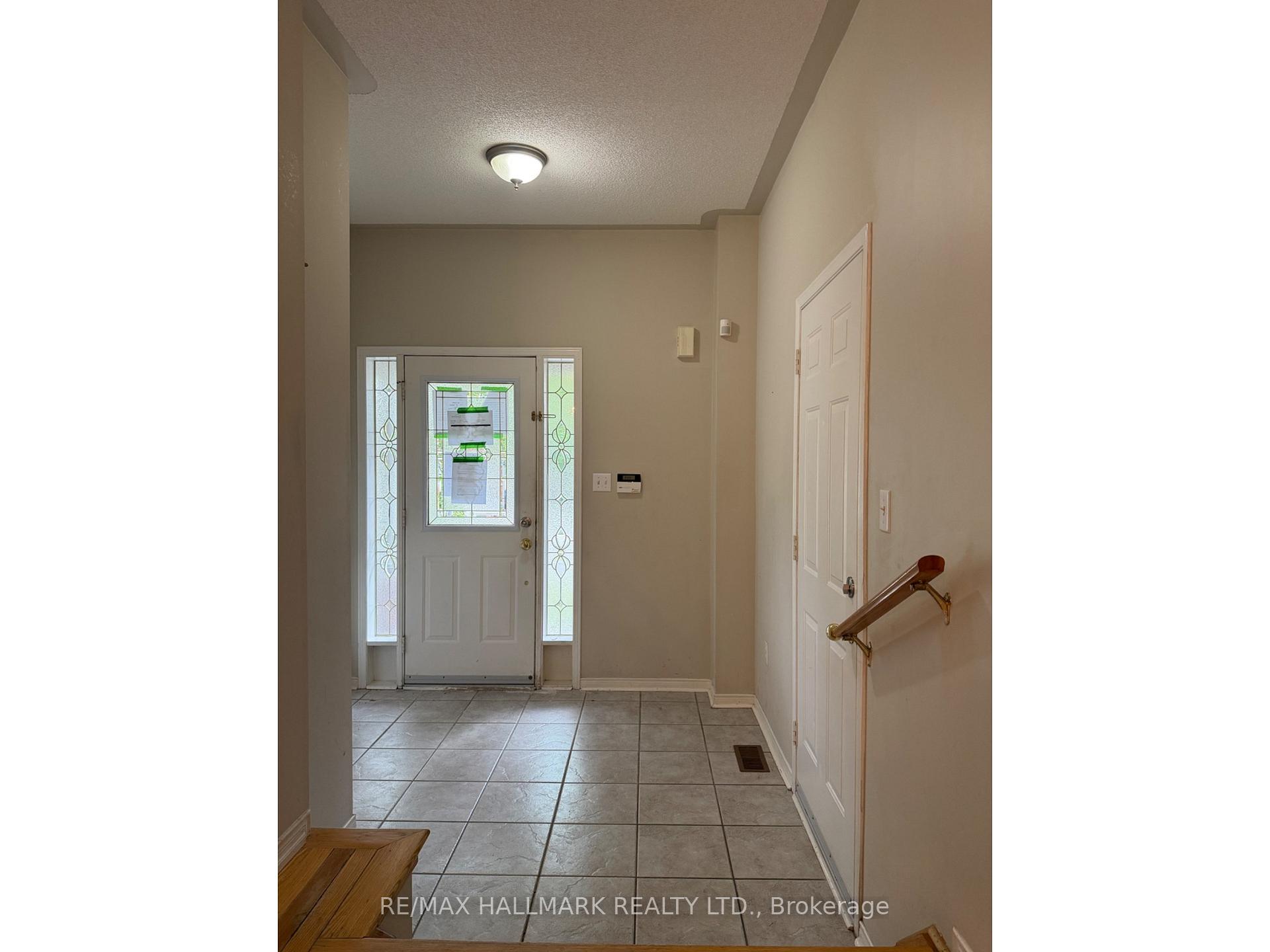 Photo 8 of 50 Farthingale Crescent, Brampton, Fletcher's Meadow — HOMEH