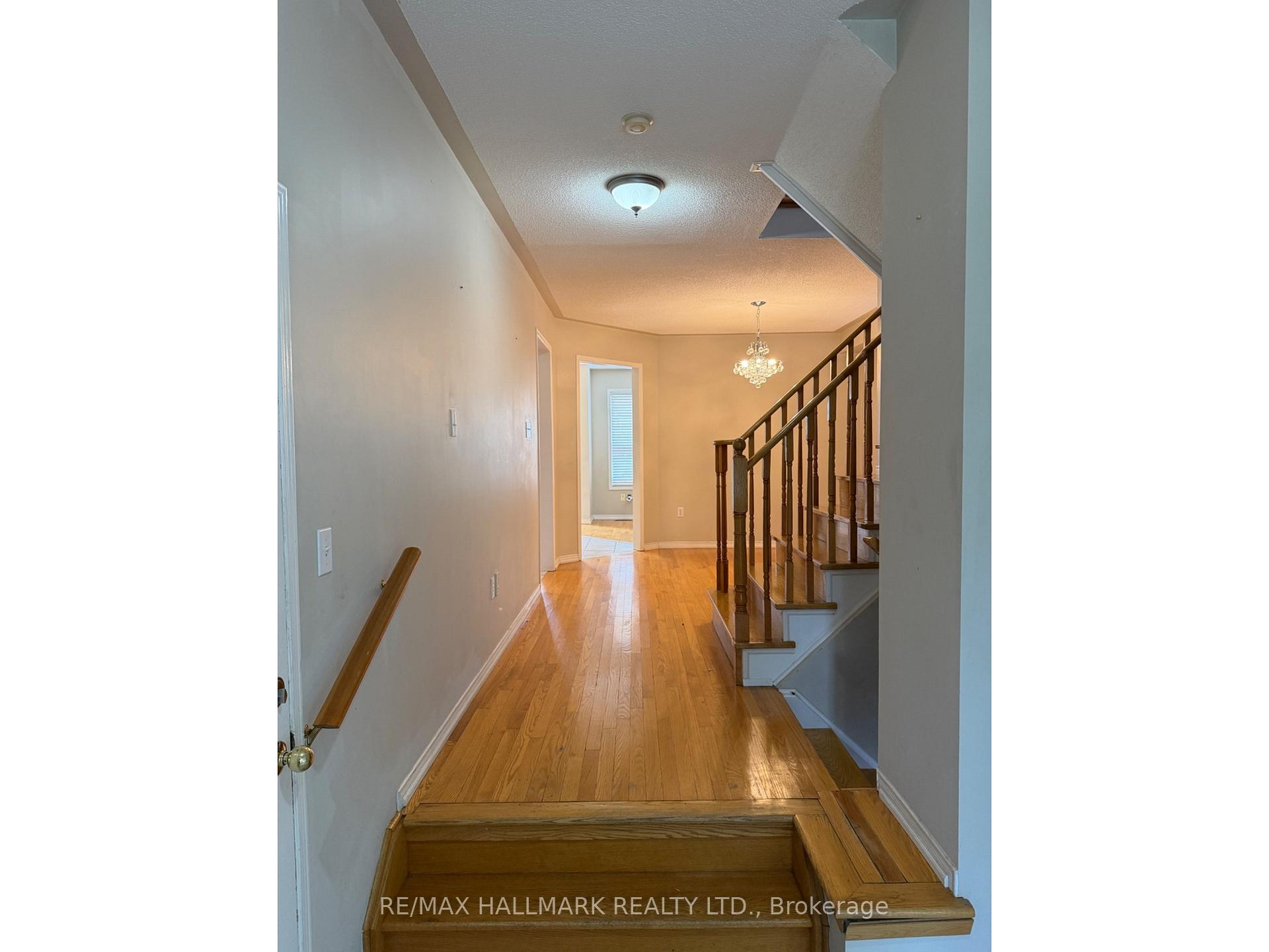 Photo 9 of 50 Farthingale Crescent, Brampton, Fletcher's Meadow — HOMEH