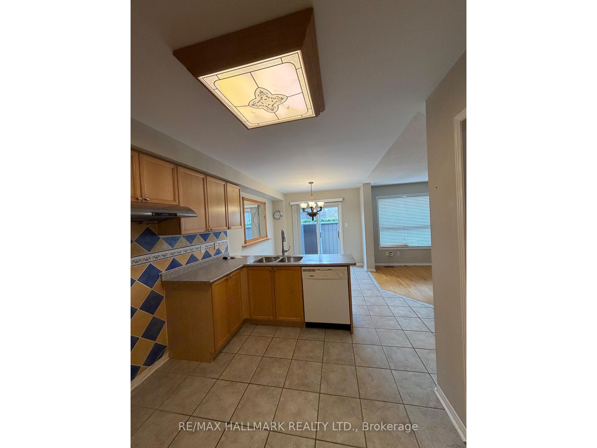Photo 15 of 50 Farthingale Crescent, Brampton, Fletcher's Meadow — HOMEH