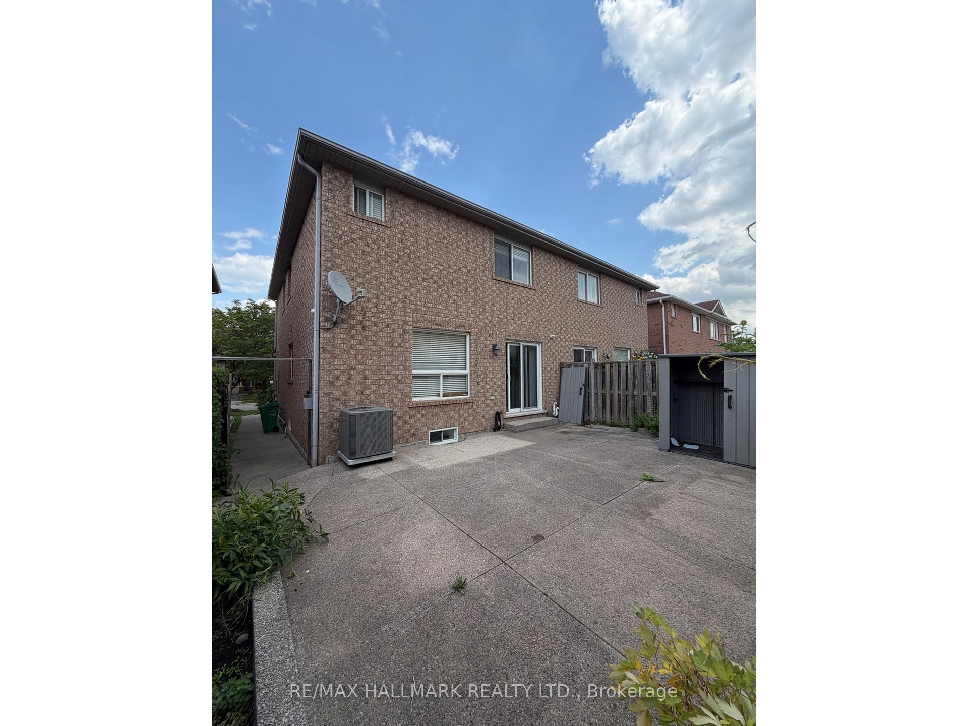 Photo 24 of 50 Farthingale Crescent, Brampton, Fletcher's Meadow — HOMEH