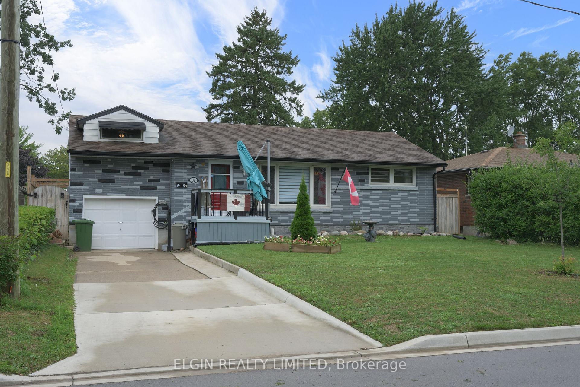 Photo 2 of 32 Coyne Street, St. Thomas — HOMEH