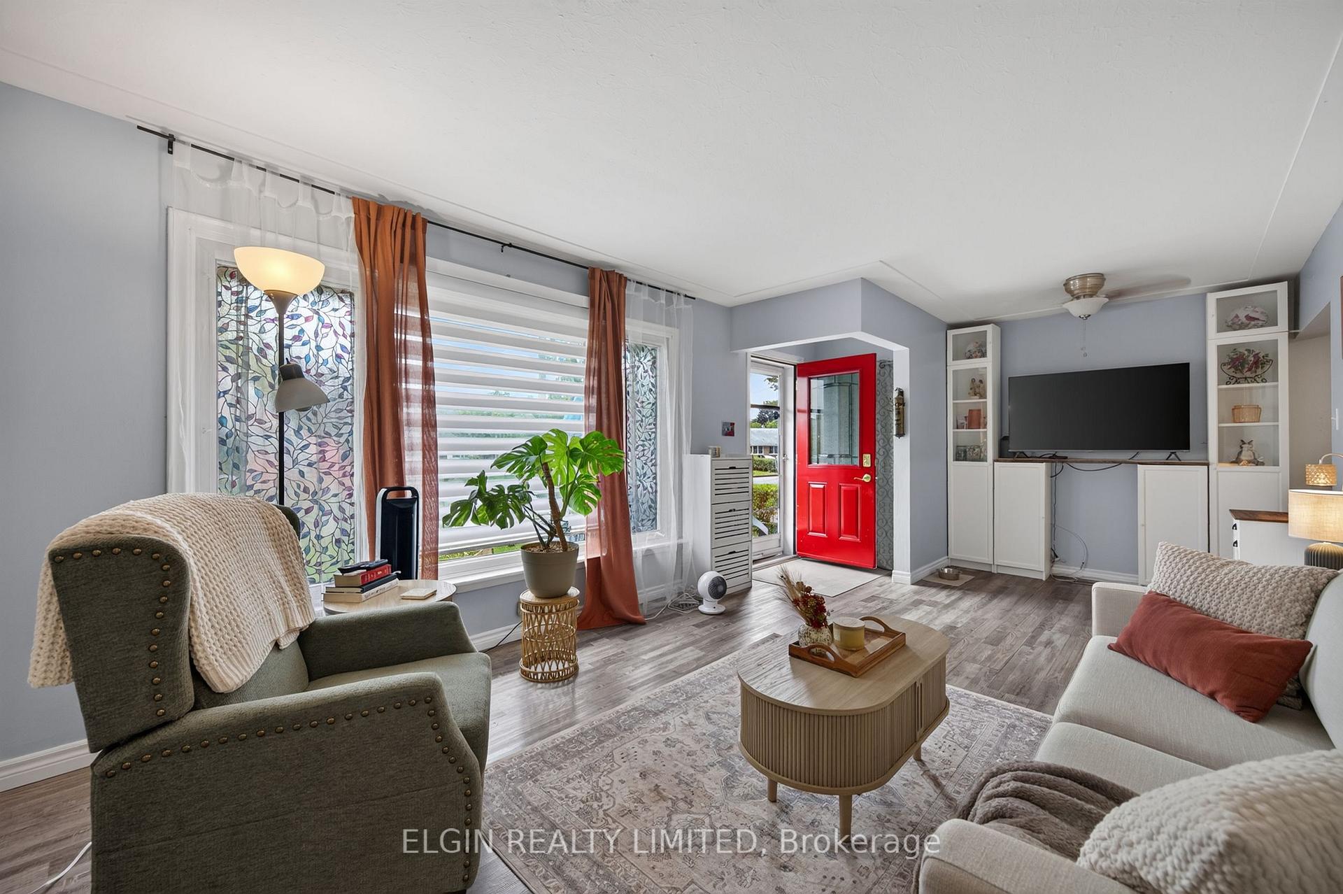 Photo 3 of 32 Coyne Street, St. Thomas — HOMEH