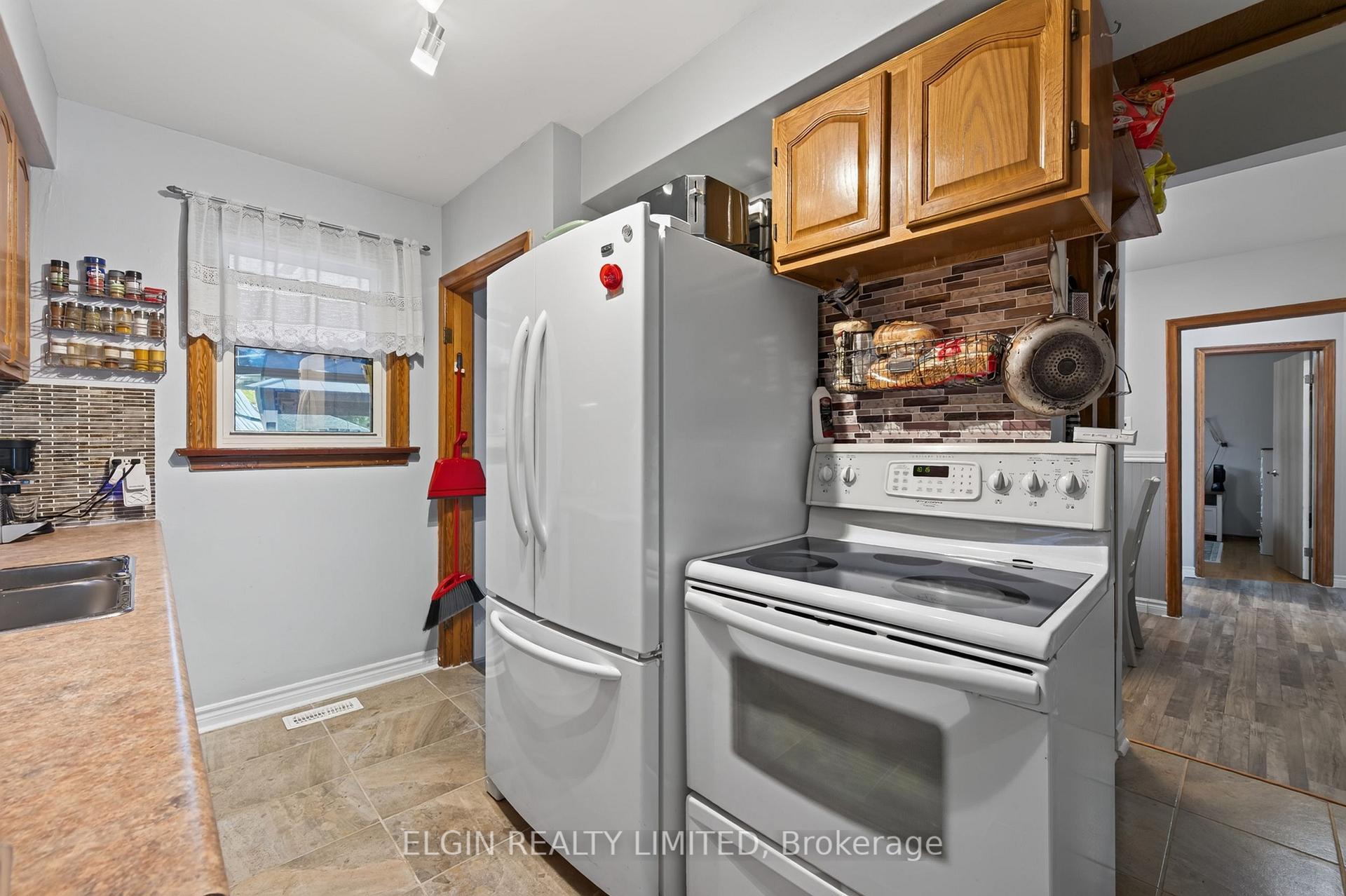 Photo 10 of 32 Coyne Street, St. Thomas — HOMEH