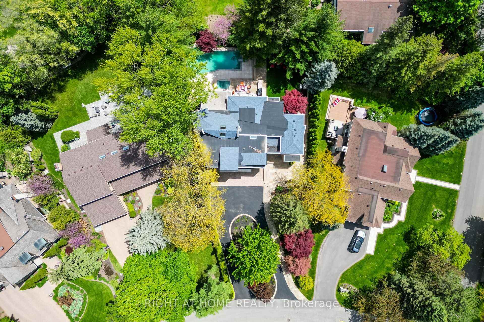 Photo 7 of 1 Friars Lane, Etobicoke, Princess-Rosethorn — HOMEH