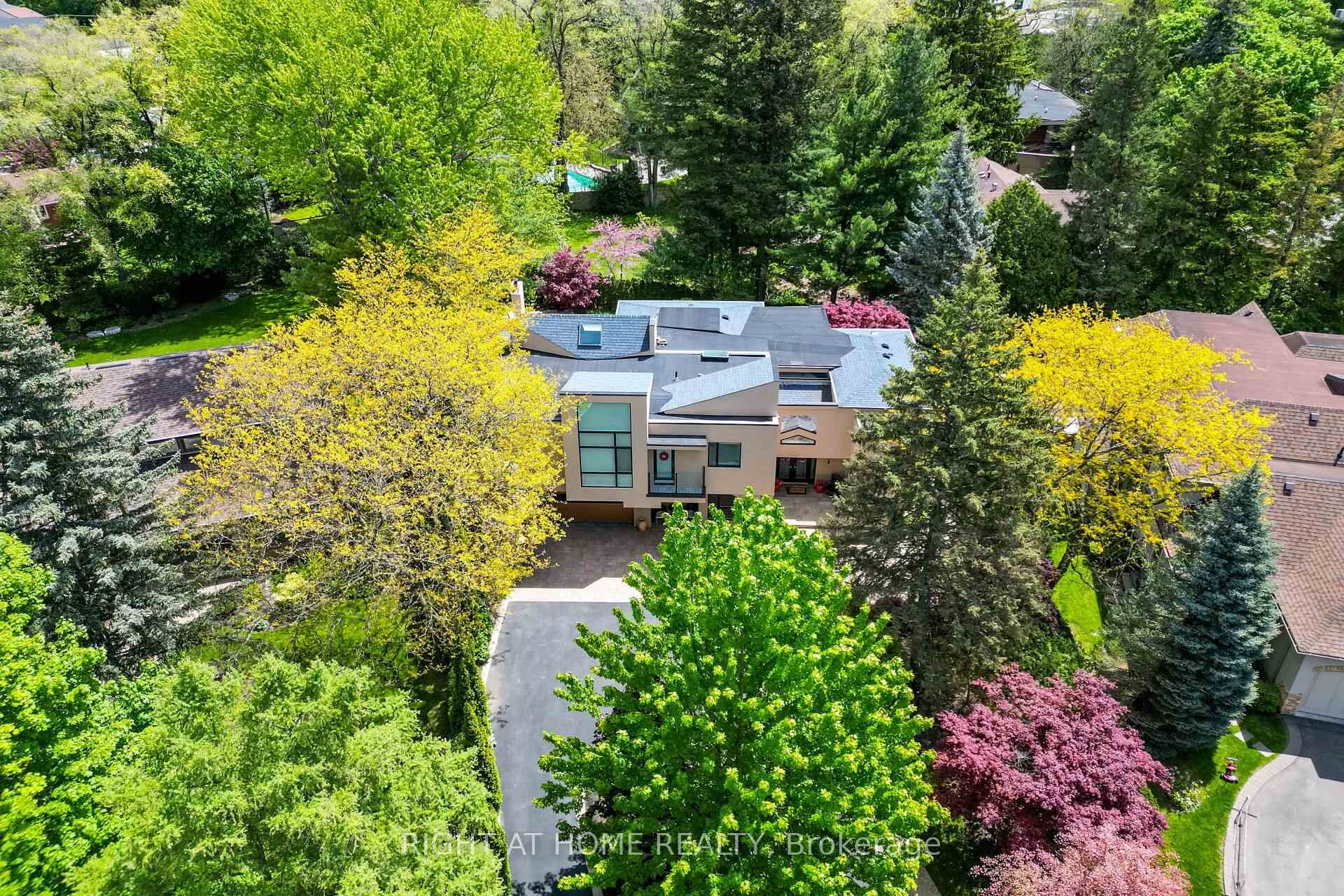 Photo 9 of 1 Friars Lane, Etobicoke, Princess-Rosethorn — HOMEH
