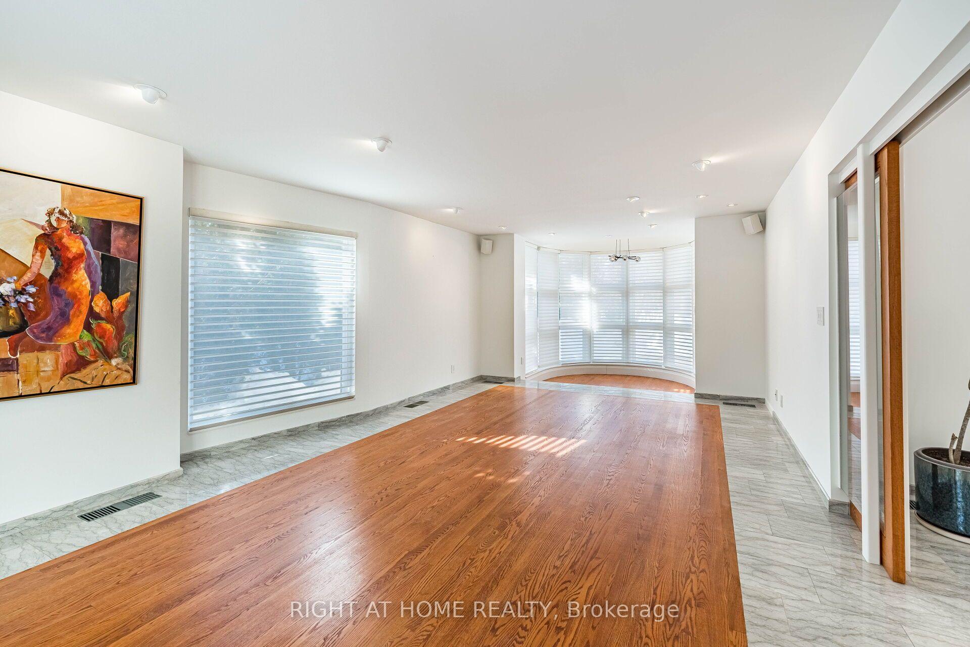 Photo 27 of 1 Friars Lane, Etobicoke, Princess-Rosethorn — HOMEH