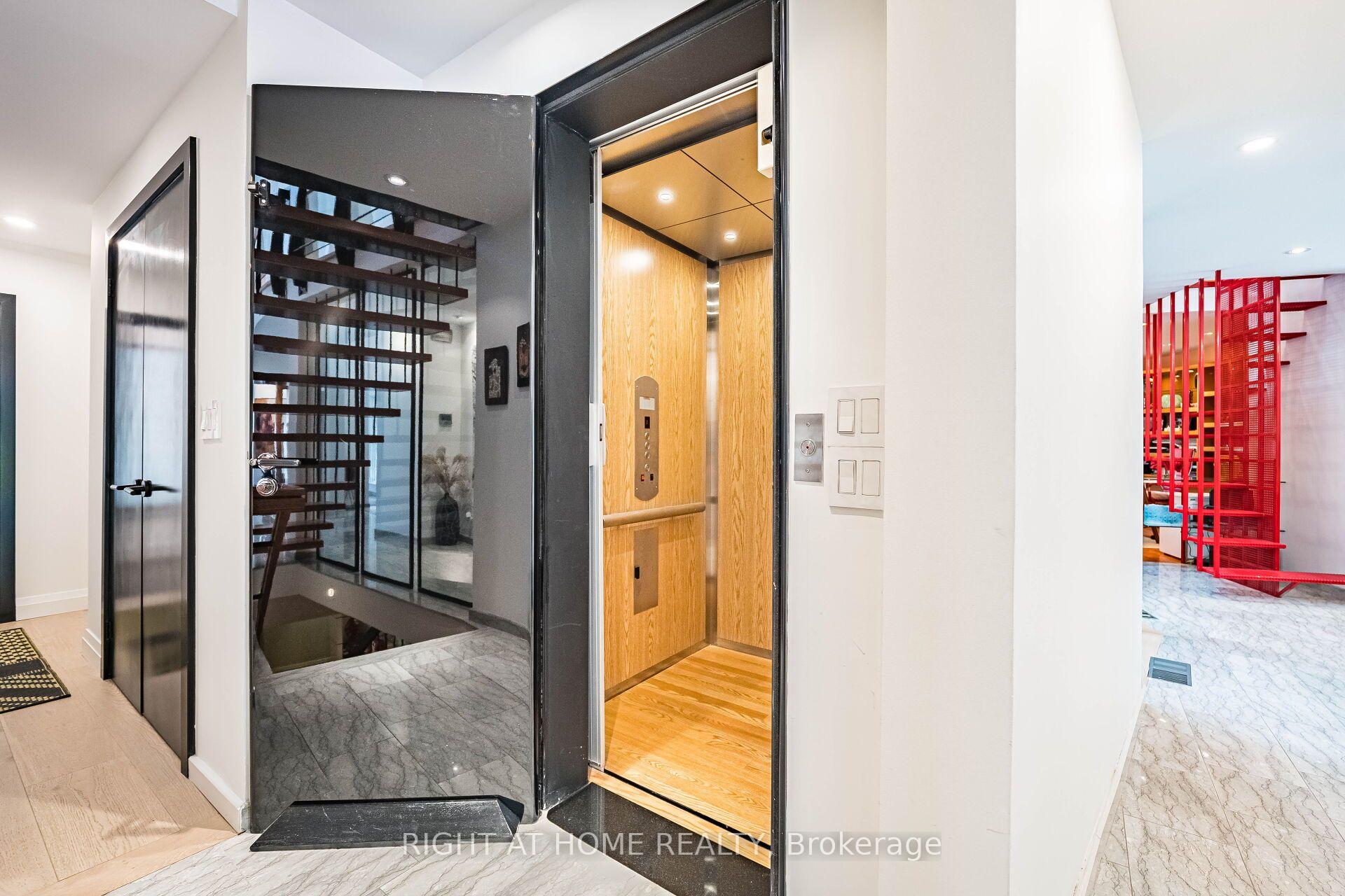 Photo 49 of 1 Friars Lane, Etobicoke, Princess-Rosethorn — HOMEH