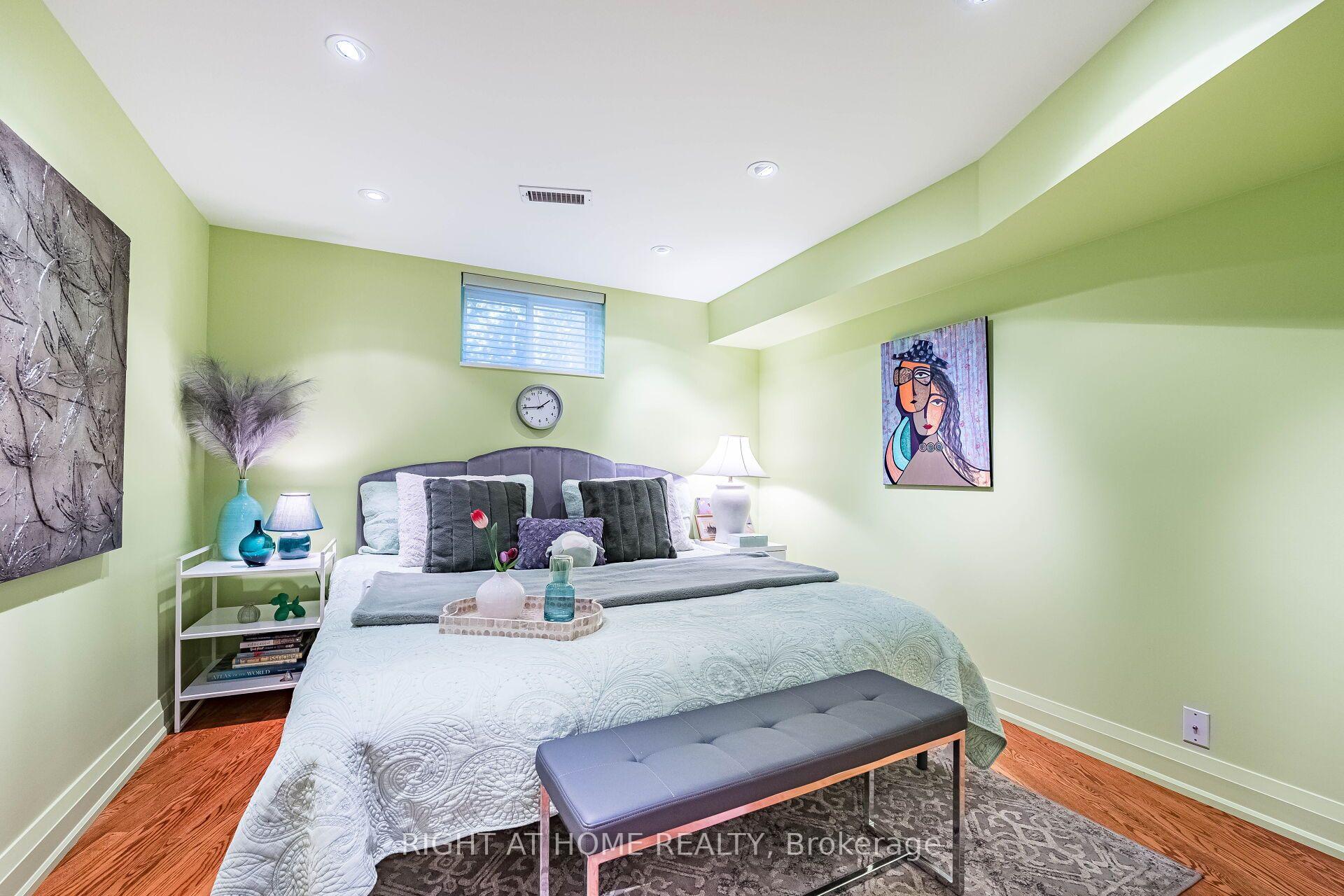 Photo 53 of 1 Friars Lane, Etobicoke, Princess-Rosethorn — HOMEH