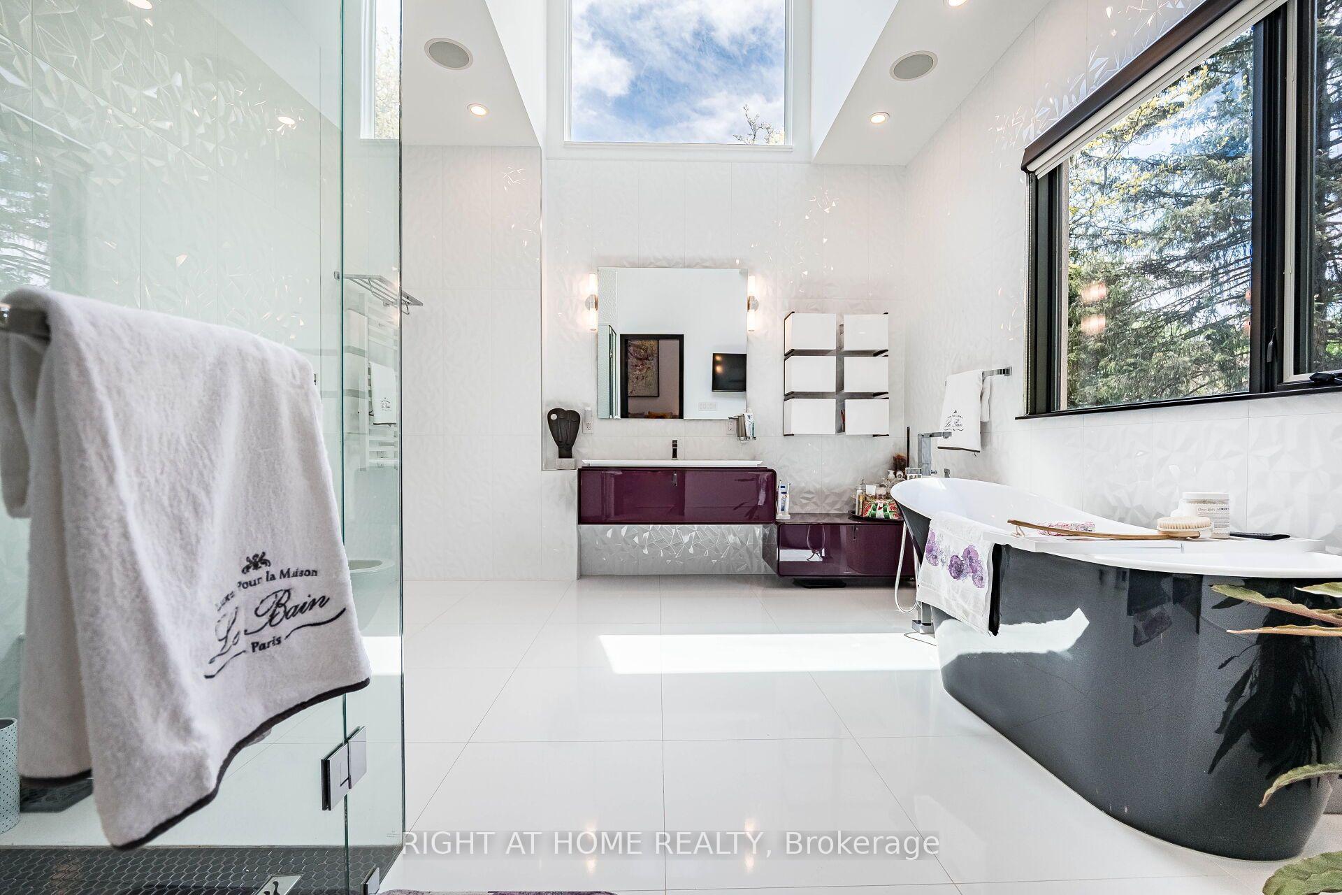 Photo 55 of 1 Friars Lane, Etobicoke, Princess-Rosethorn — HOMEH