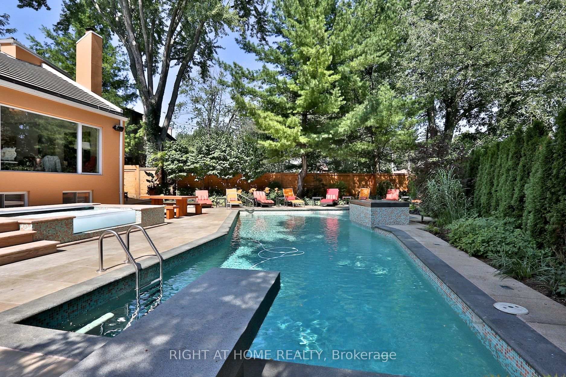 Photo 81 of 1 Friars Lane, Etobicoke, Princess-Rosethorn — HOMEH