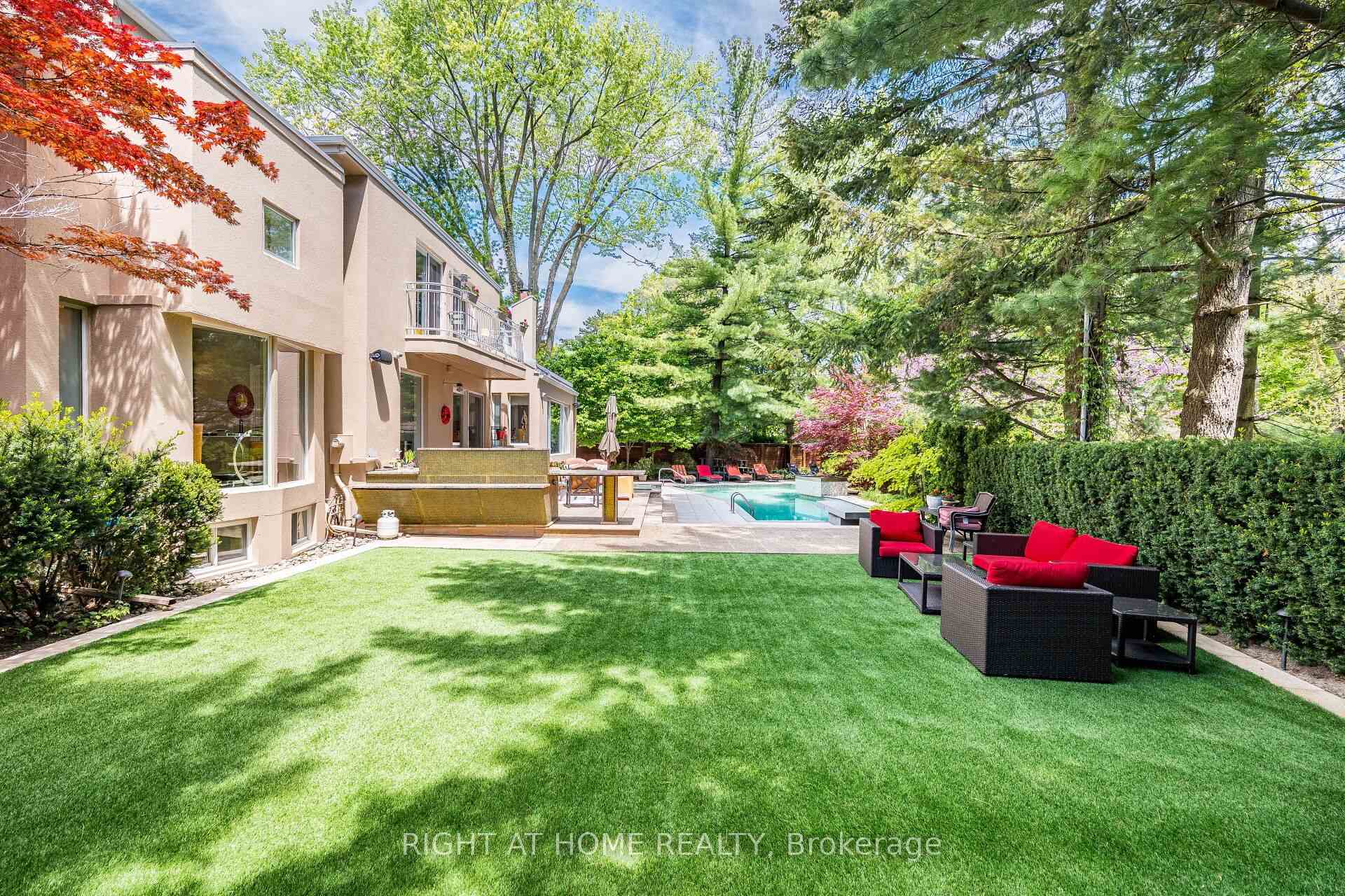 Photo 86 of 1 Friars Lane, Etobicoke, Princess-Rosethorn — HOMEH
