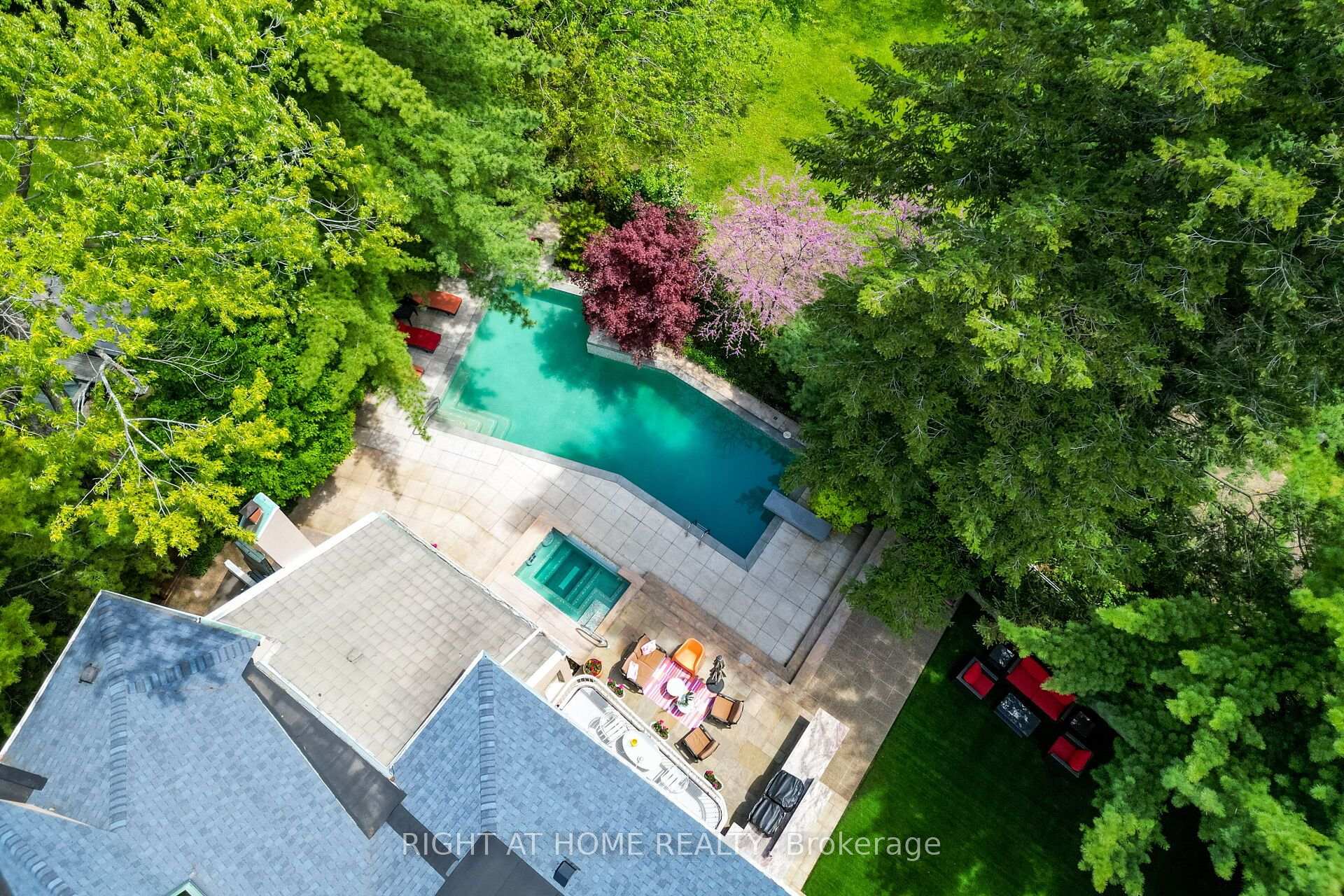Photo 87 of 1 Friars Lane, Etobicoke, Princess-Rosethorn — HOMEH