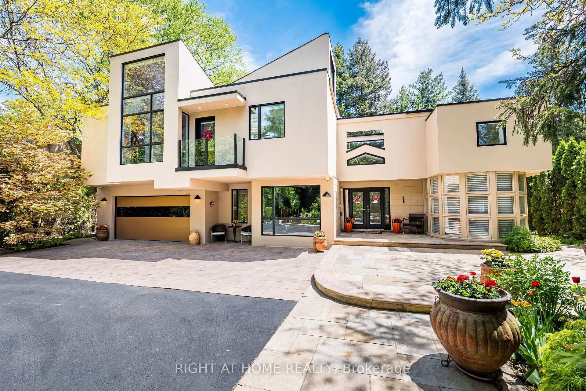Photo 1 of 1 Friars Lane, Etobicoke, Princess-Rosethorn — HOMEH