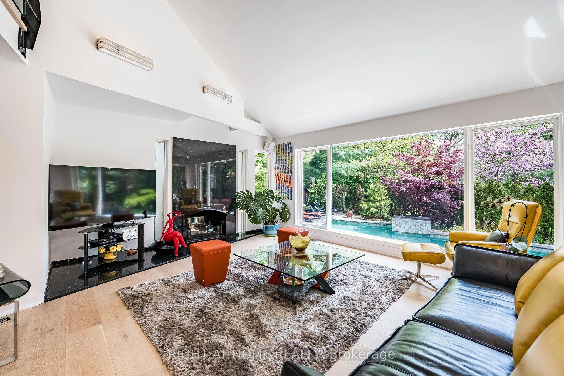 Photo 10 of 1 Friars Lane, Etobicoke, Princess-Rosethorn — HOMEH