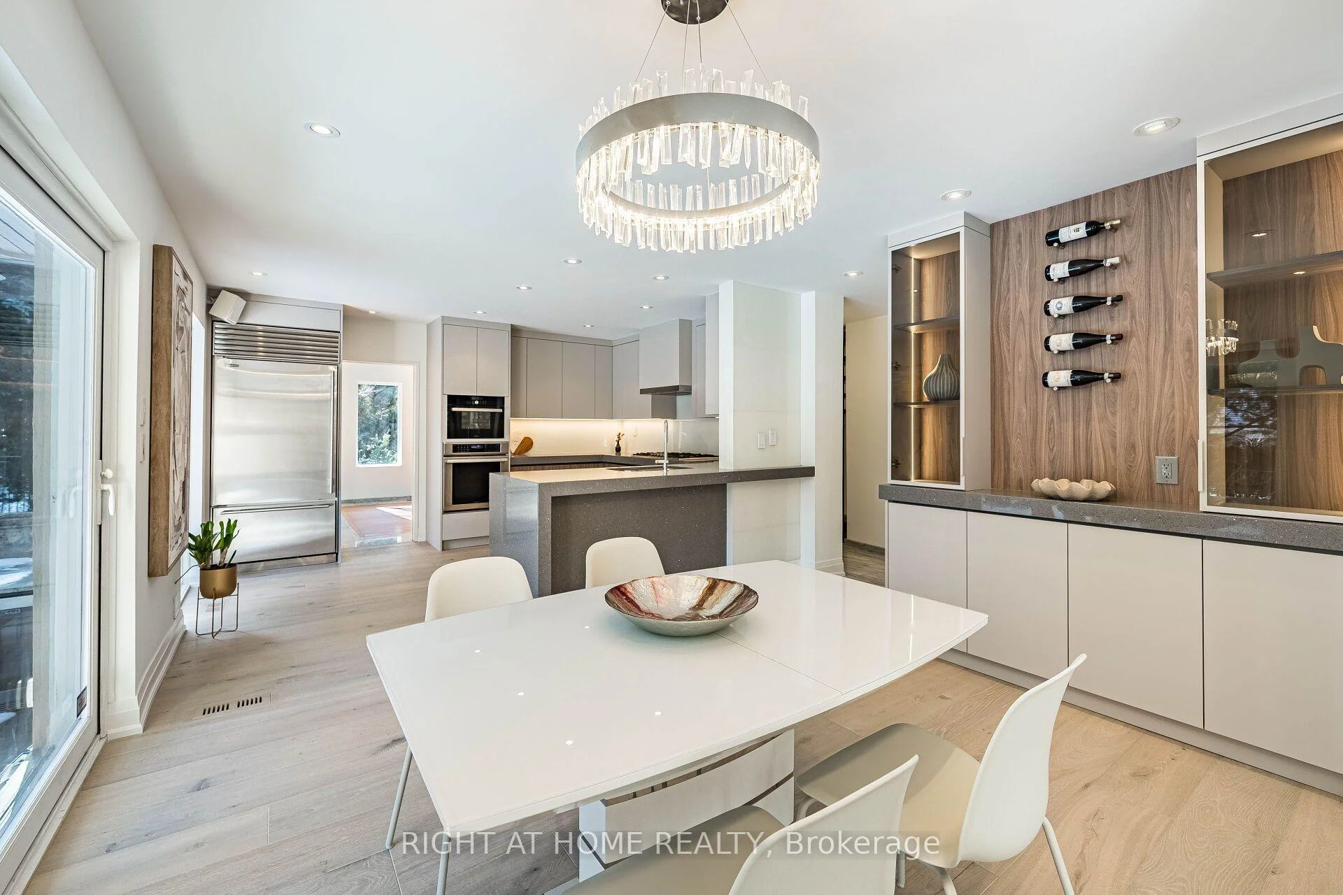 Photo 12 of 1 Friars Lane, Etobicoke, Princess-Rosethorn — HOMEH