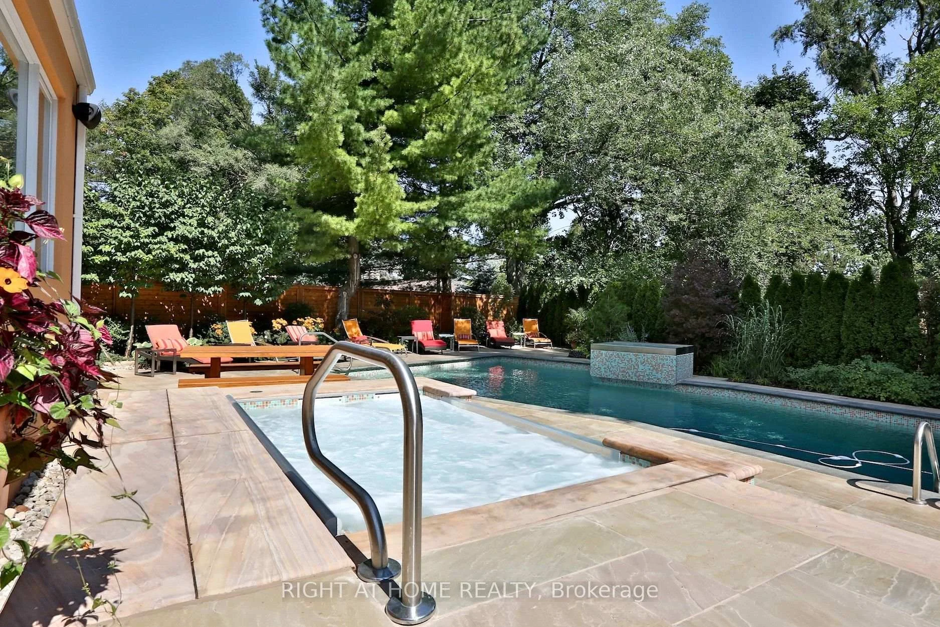 Photo 22 of 1 Friars Lane, Etobicoke, Princess-Rosethorn — HOMEH