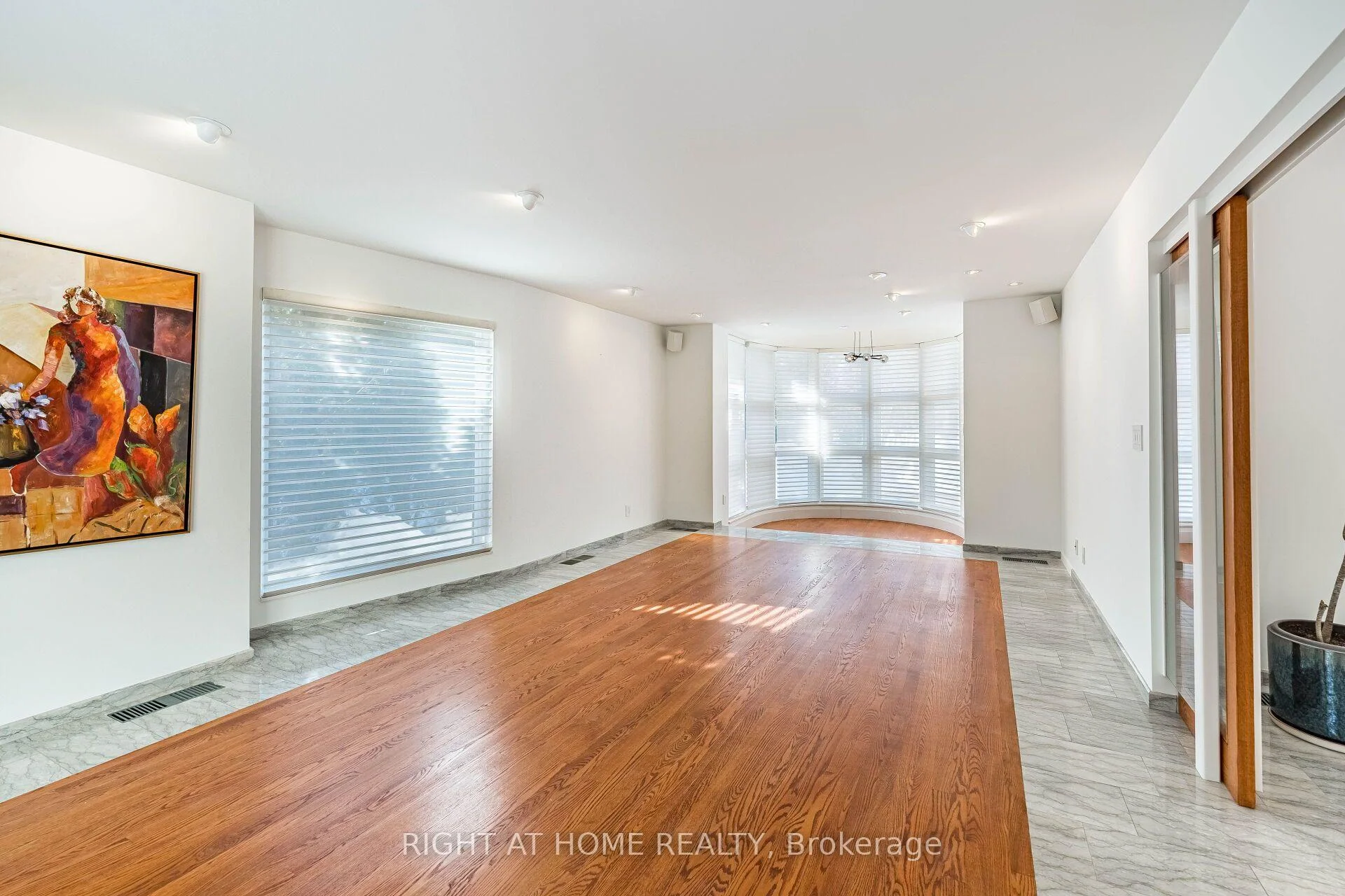 Photo 34 of 1 Friars Lane, Etobicoke, Princess-Rosethorn — HOMEH