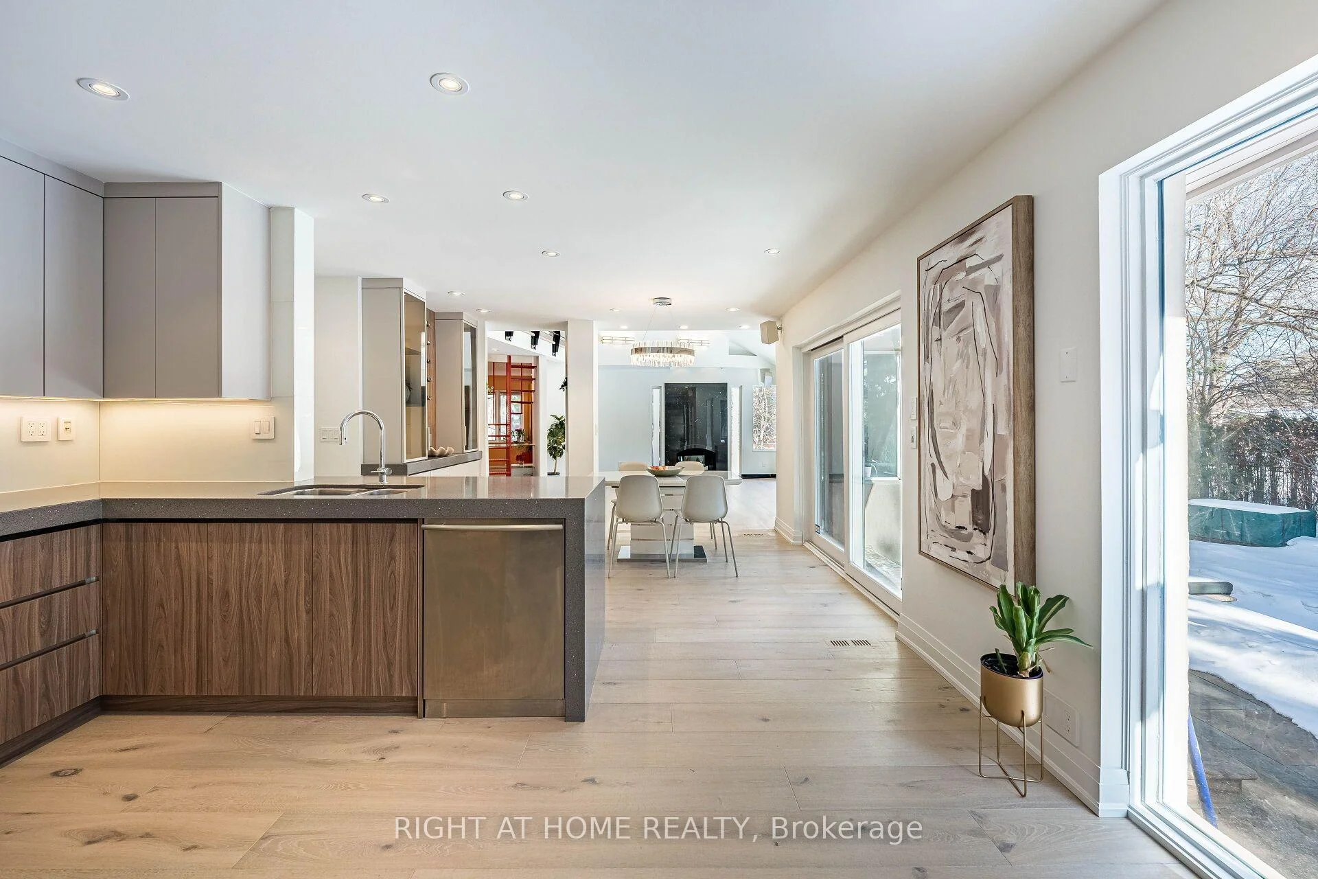 Photo 36 of 1 Friars Lane, Etobicoke, Princess-Rosethorn — HOMEH