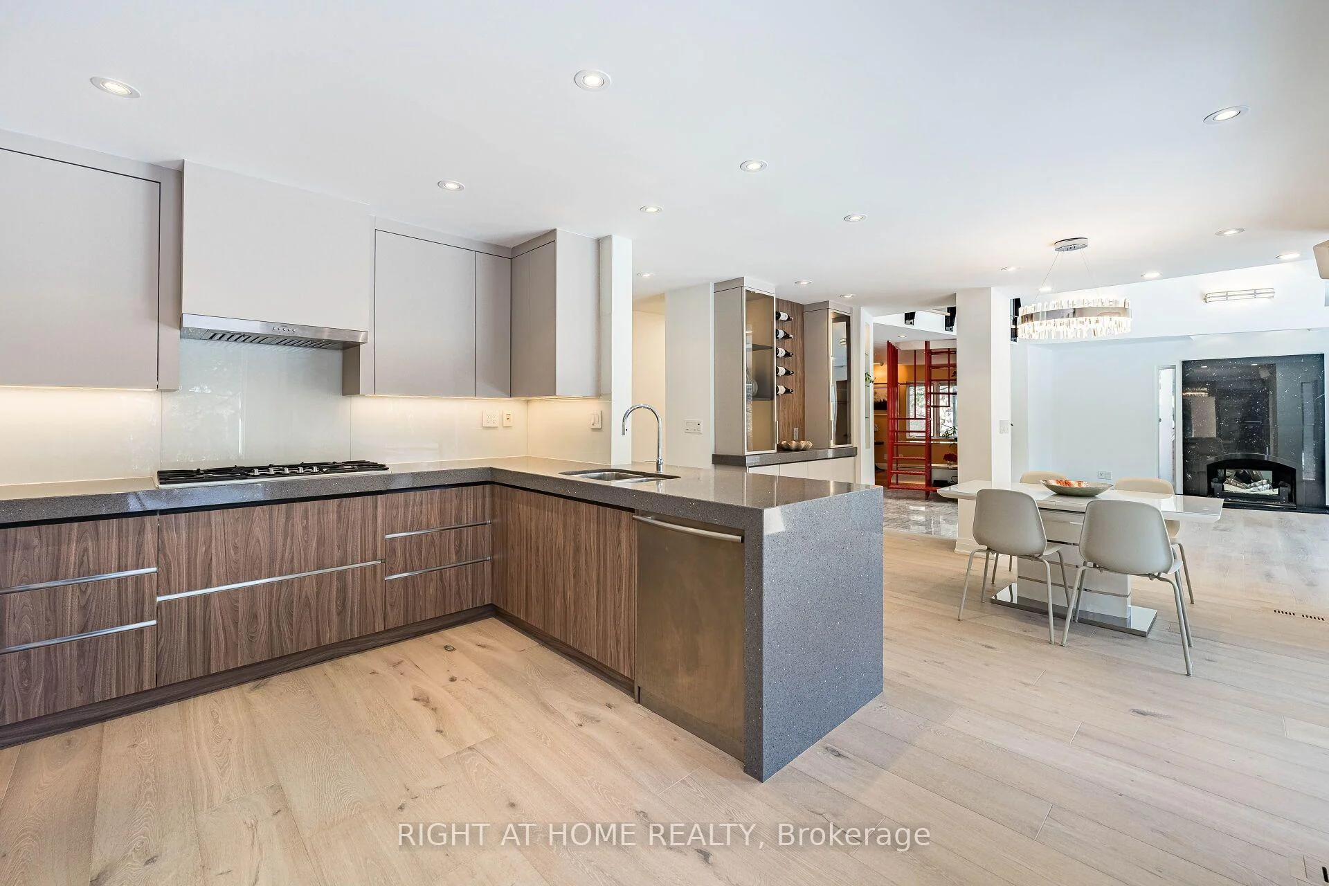 Photo 38 of 1 Friars Lane, Etobicoke, Princess-Rosethorn — HOMEH