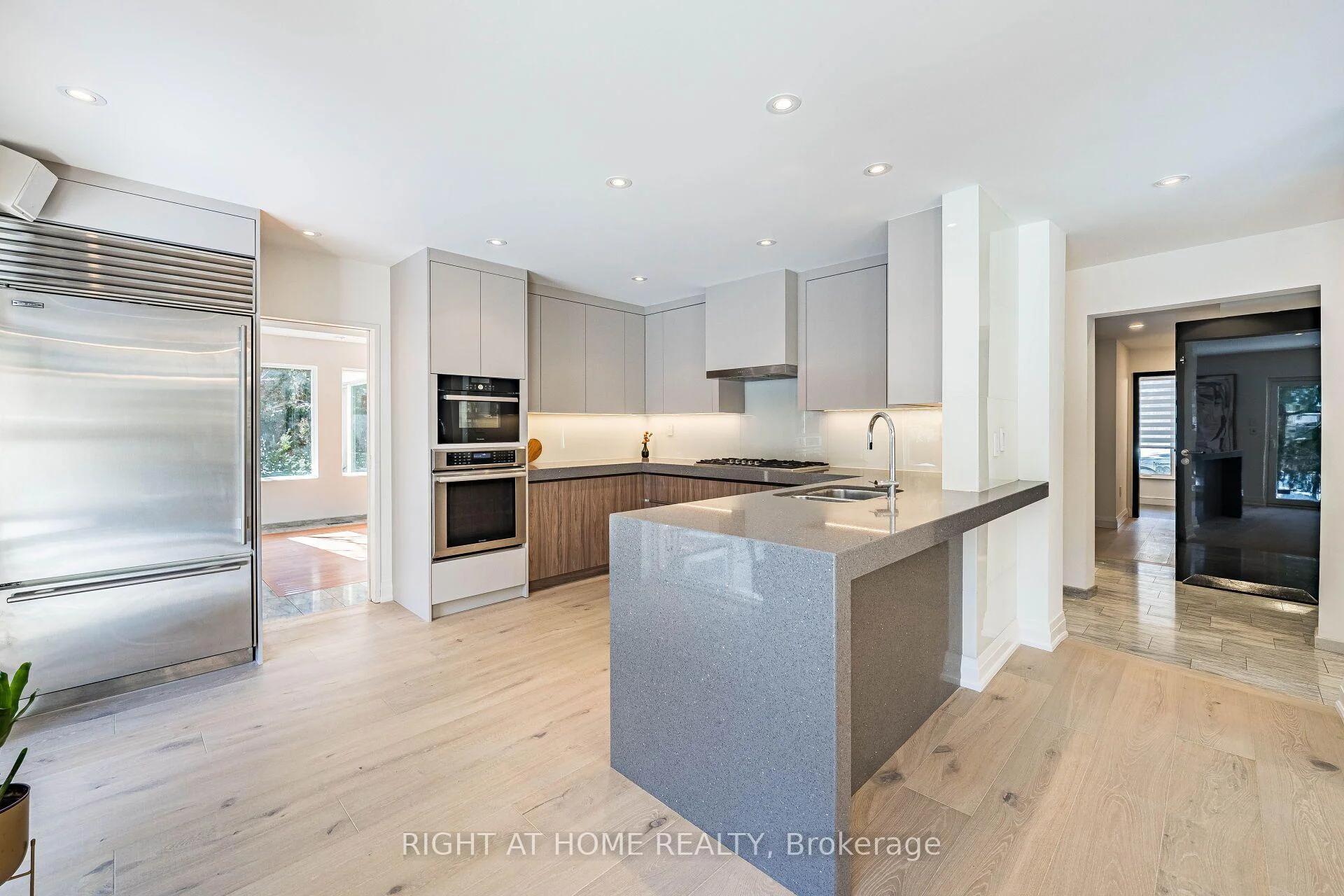 Photo 40 of 1 Friars Lane, Etobicoke, Princess-Rosethorn — HOMEH