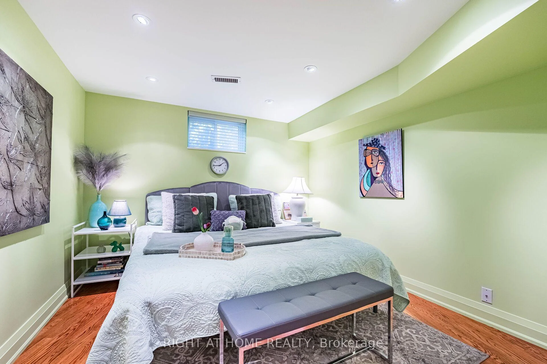 Photo 52 of 1 Friars Lane, Etobicoke, Princess-Rosethorn — HOMEH