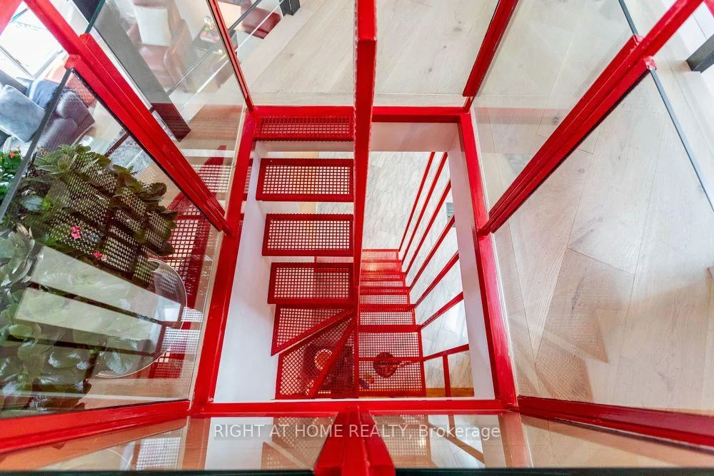 Photo 66 of 1 Friars Lane, Etobicoke, Princess-Rosethorn — HOMEH