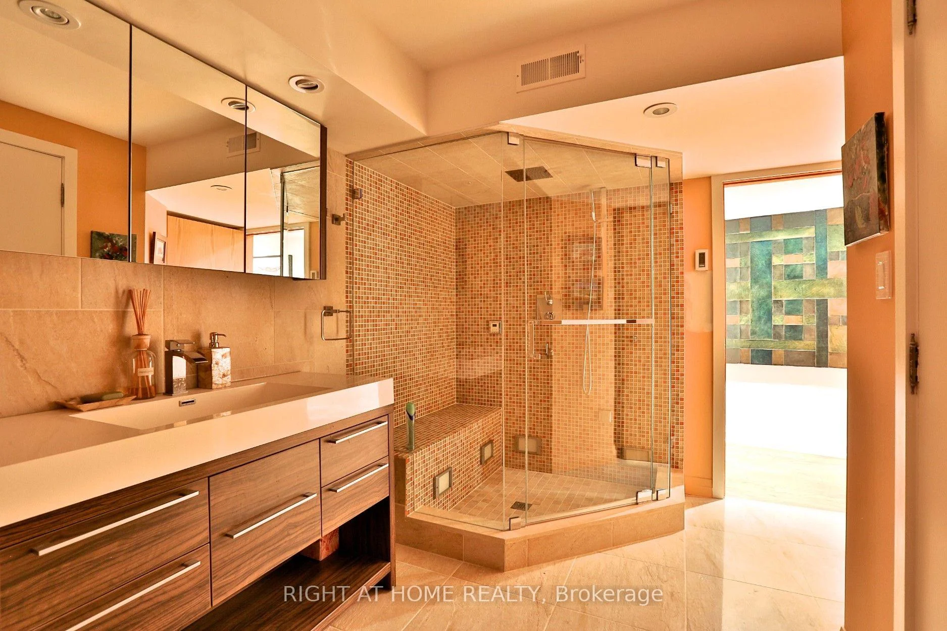Photo 68 of 1 Friars Lane, Etobicoke, Princess-Rosethorn — HOMEH