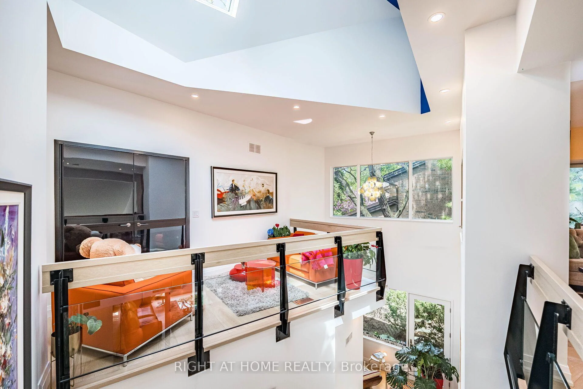 Photo 74 of 1 Friars Lane, Etobicoke, Princess-Rosethorn — HOMEH