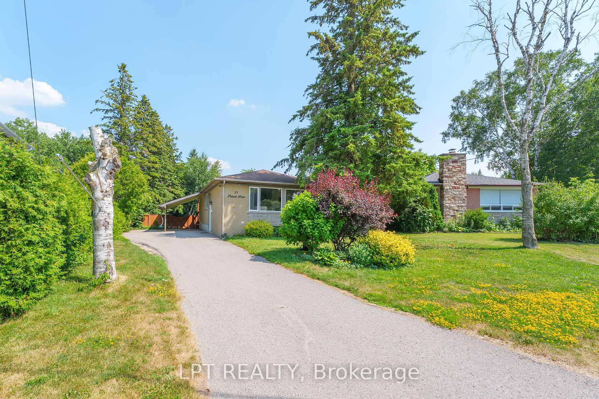 Photo 5 of 31 Patrick Drive, Aurora, Aurora Highlands — HOMEH