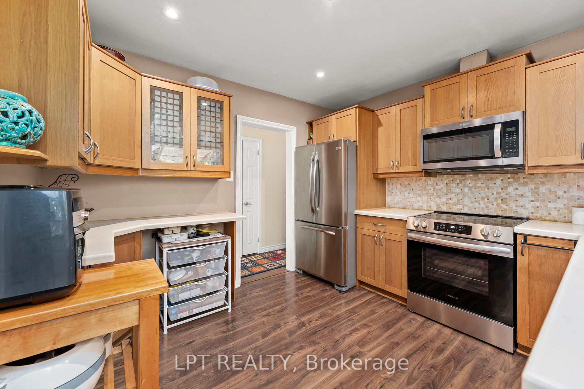 Photo 11 of 31 Patrick Drive, Aurora, Aurora Highlands — HOMEH