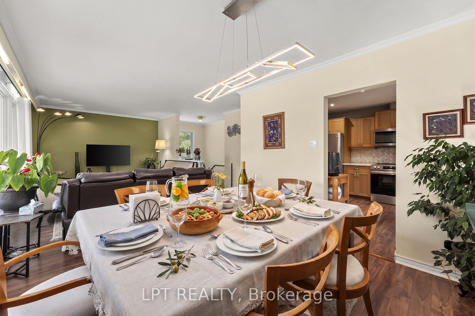 Photo 14 of 31 Patrick Drive, Aurora, Aurora Highlands — HOMEH