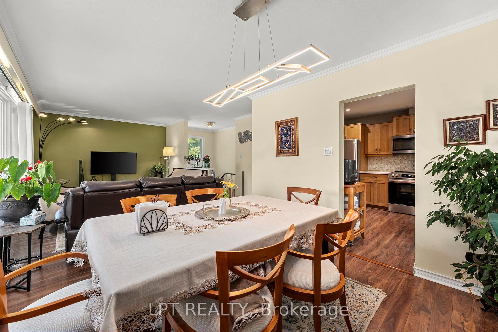 Photo 15 of 31 Patrick Drive, Aurora, Aurora Highlands — HOMEH