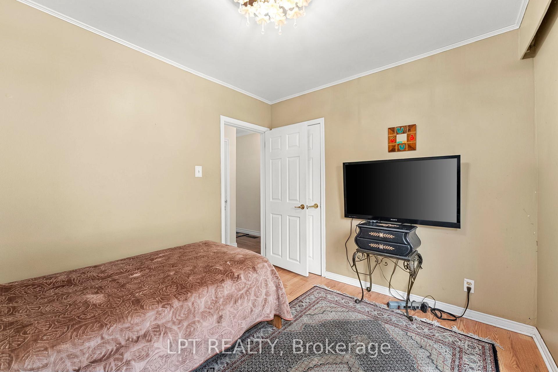 Photo 18 of 31 Patrick Drive, Aurora, Aurora Highlands — HOMEH