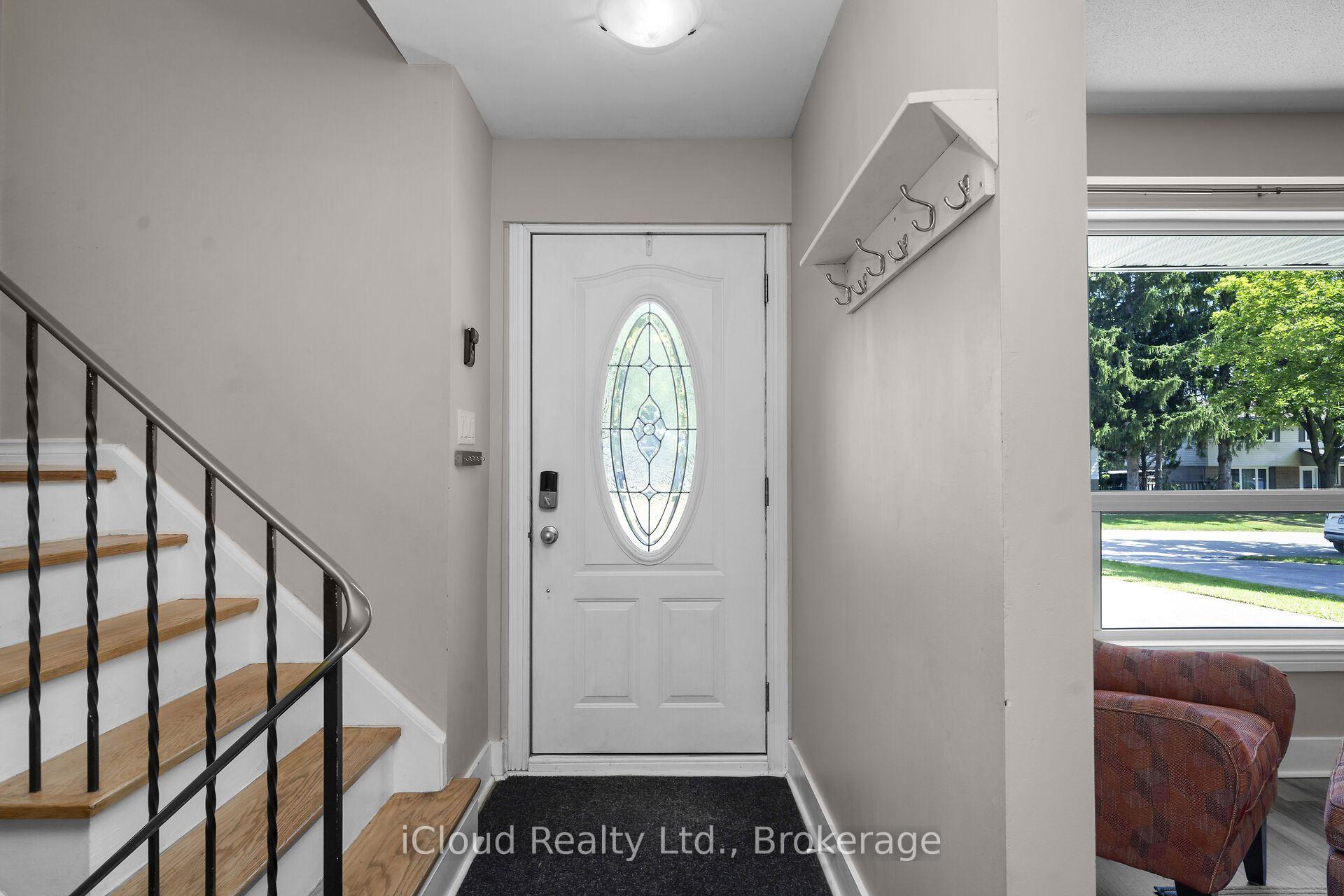Photo 3 of 128 Elmore Drive, Halton Hills, Acton — HOMEH