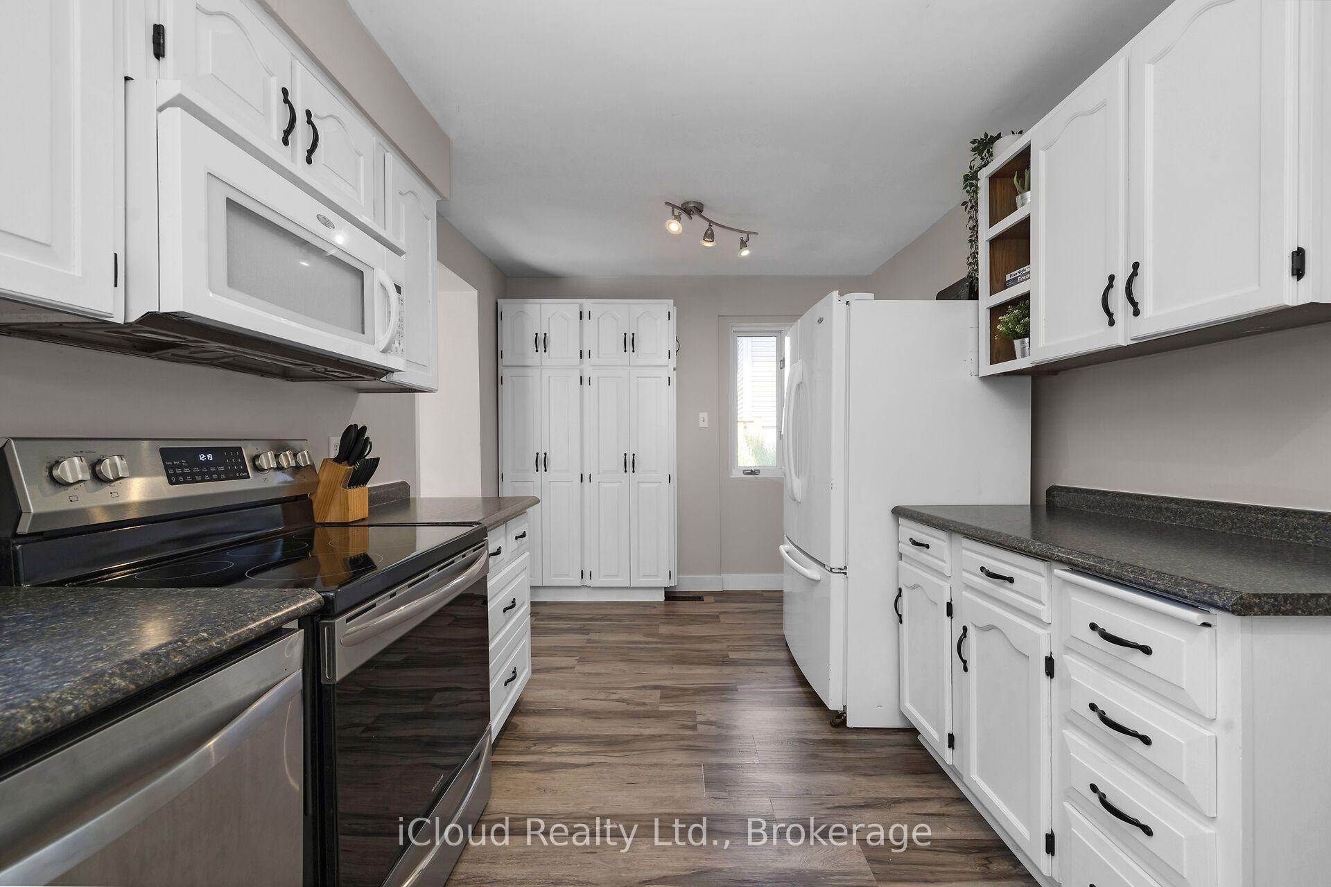 Photo 15 of 128 Elmore Drive, Halton Hills, Acton — HOMEH