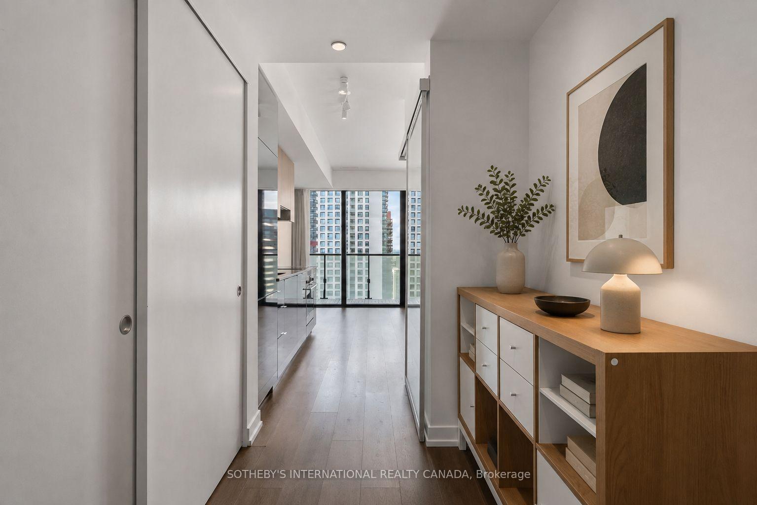 Photo 3 of Unit 3001, 161 Roehampton Avenue, Toronto, Mount Pleasant West — HOMEH