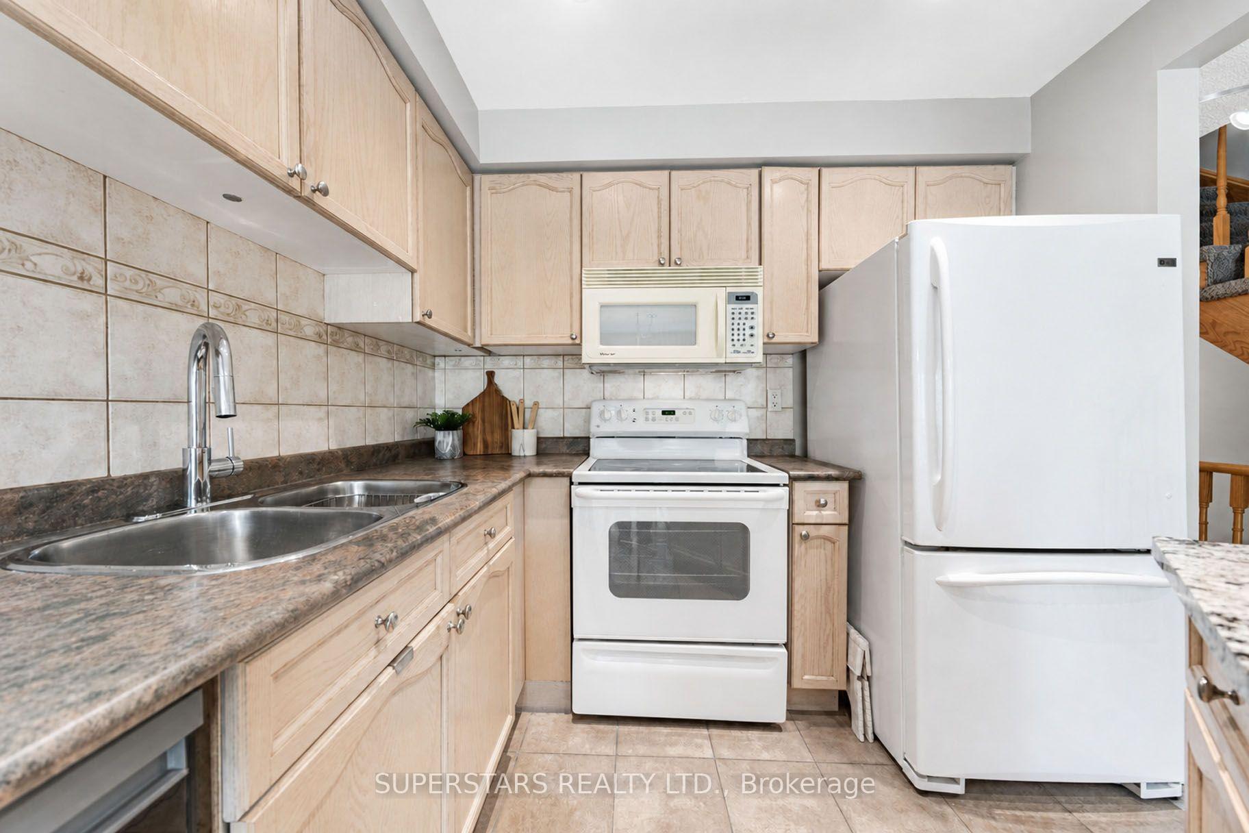 Photo 10 of 62 Tania Crescent, Vaughan, Maple — HOMEH
