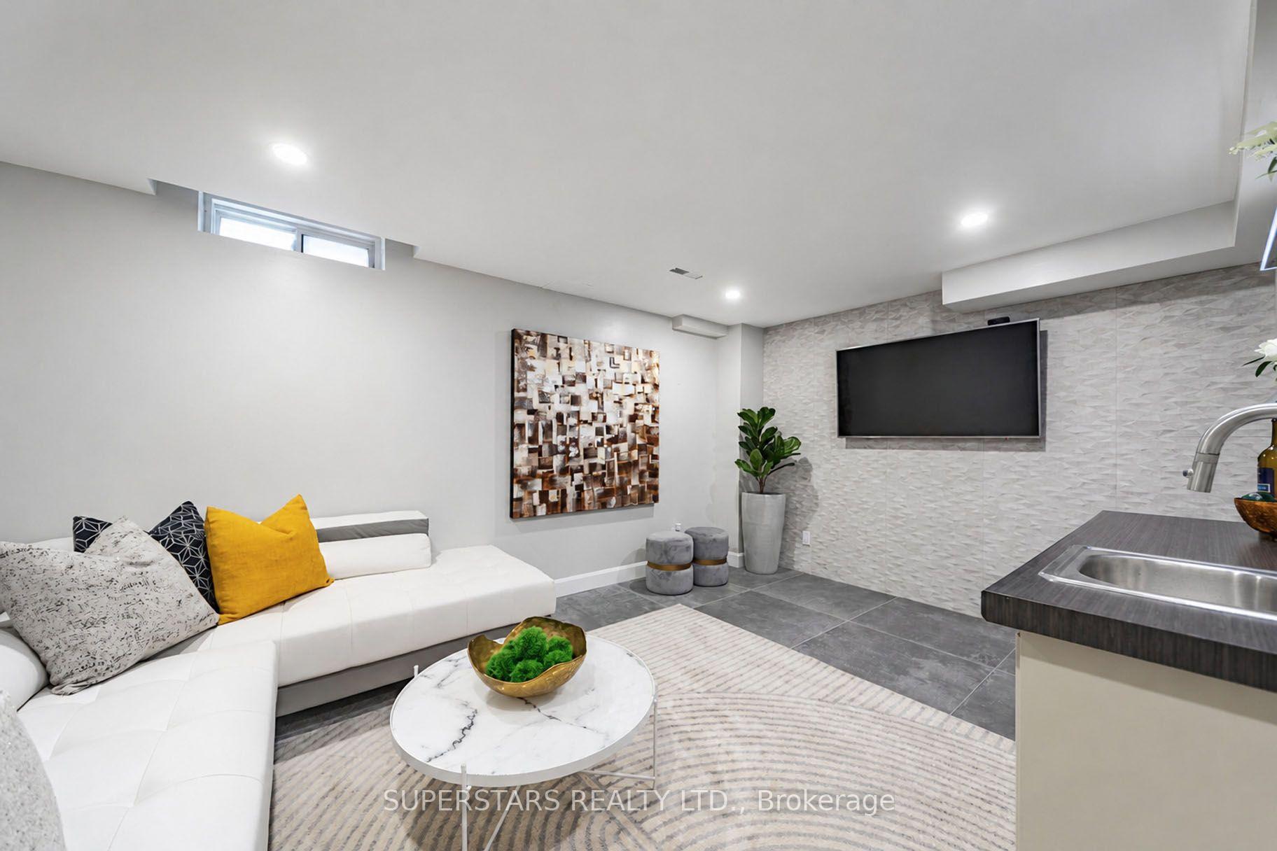 Photo 14 of 62 Tania Crescent, Vaughan, Maple — HOMEH