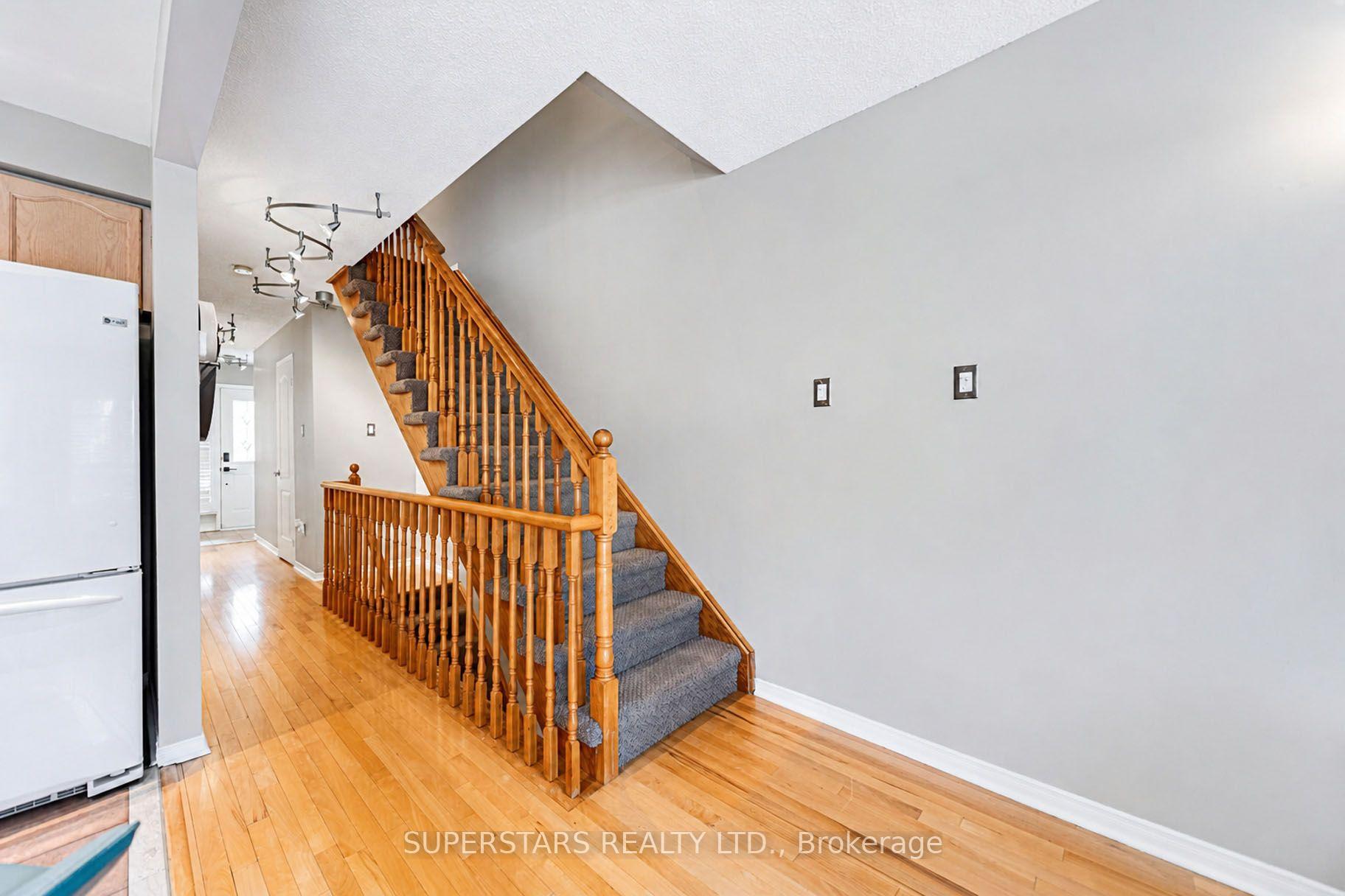 Photo 19 of 62 Tania Crescent, Vaughan, Maple — HOMEH