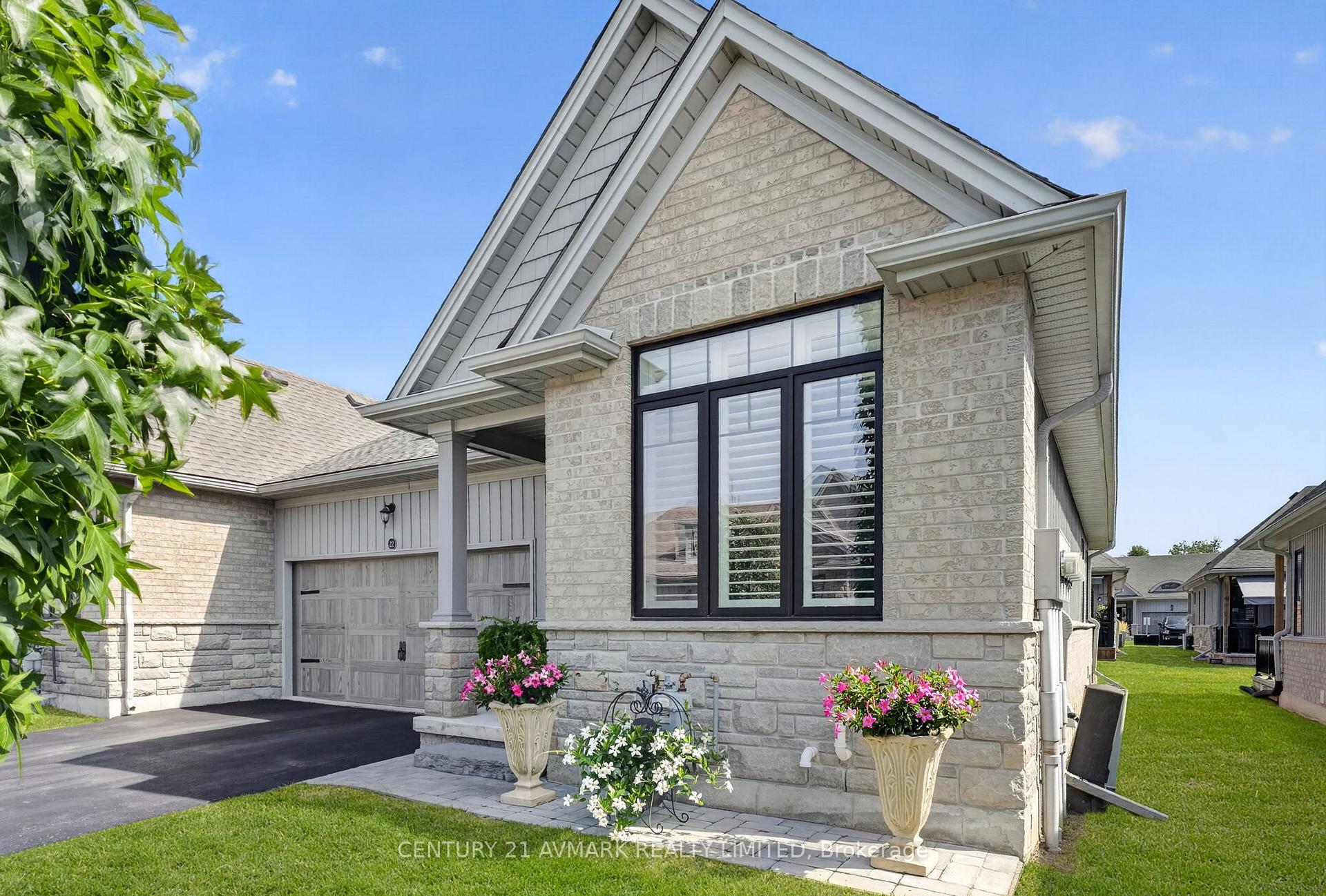 Photo 3 of 22 Borden Trail, Welland, Prince Charles — HOMEH