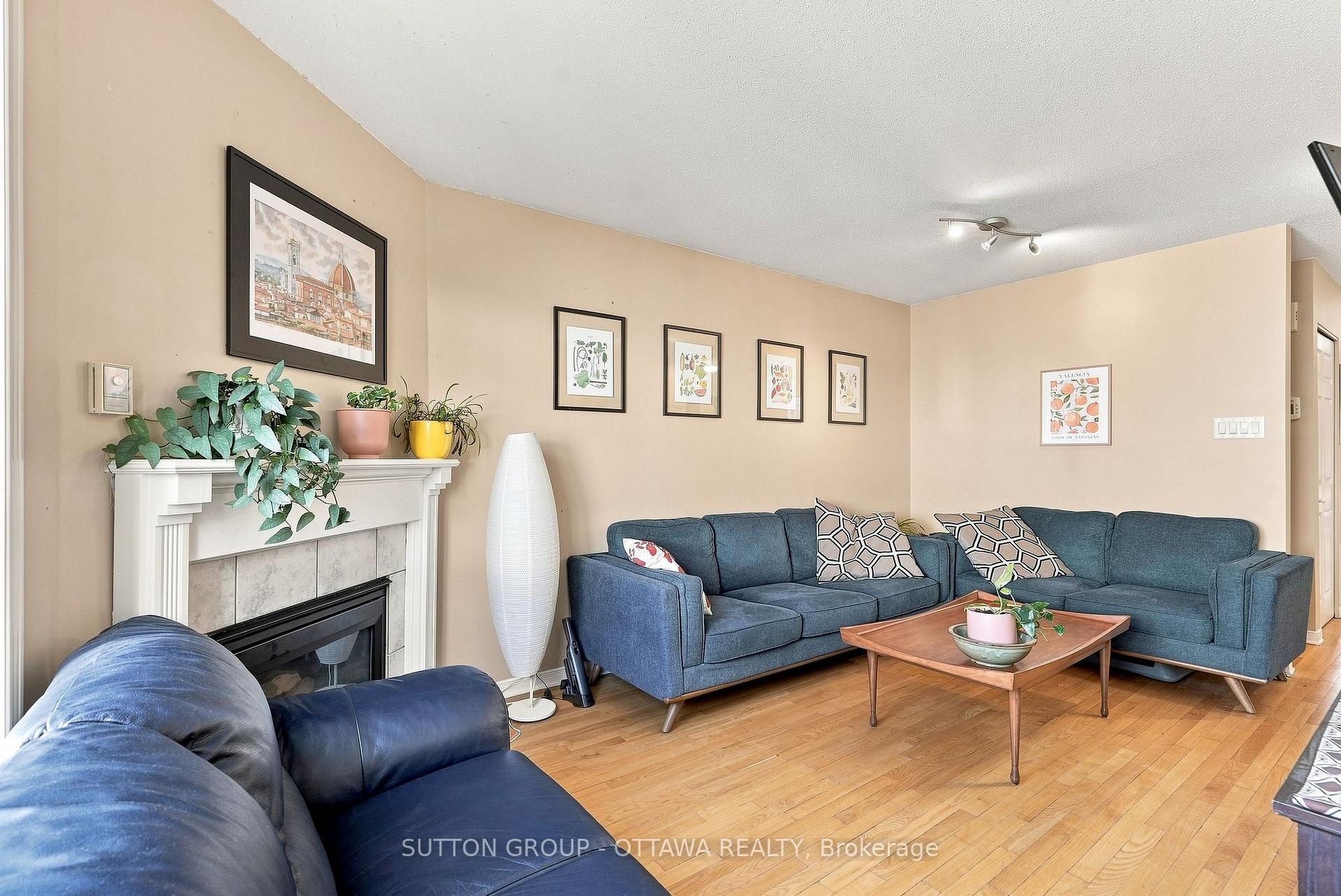 Photo 11 of 22 Manhattan Crescent, Ottawa, Central Park — HOMEH