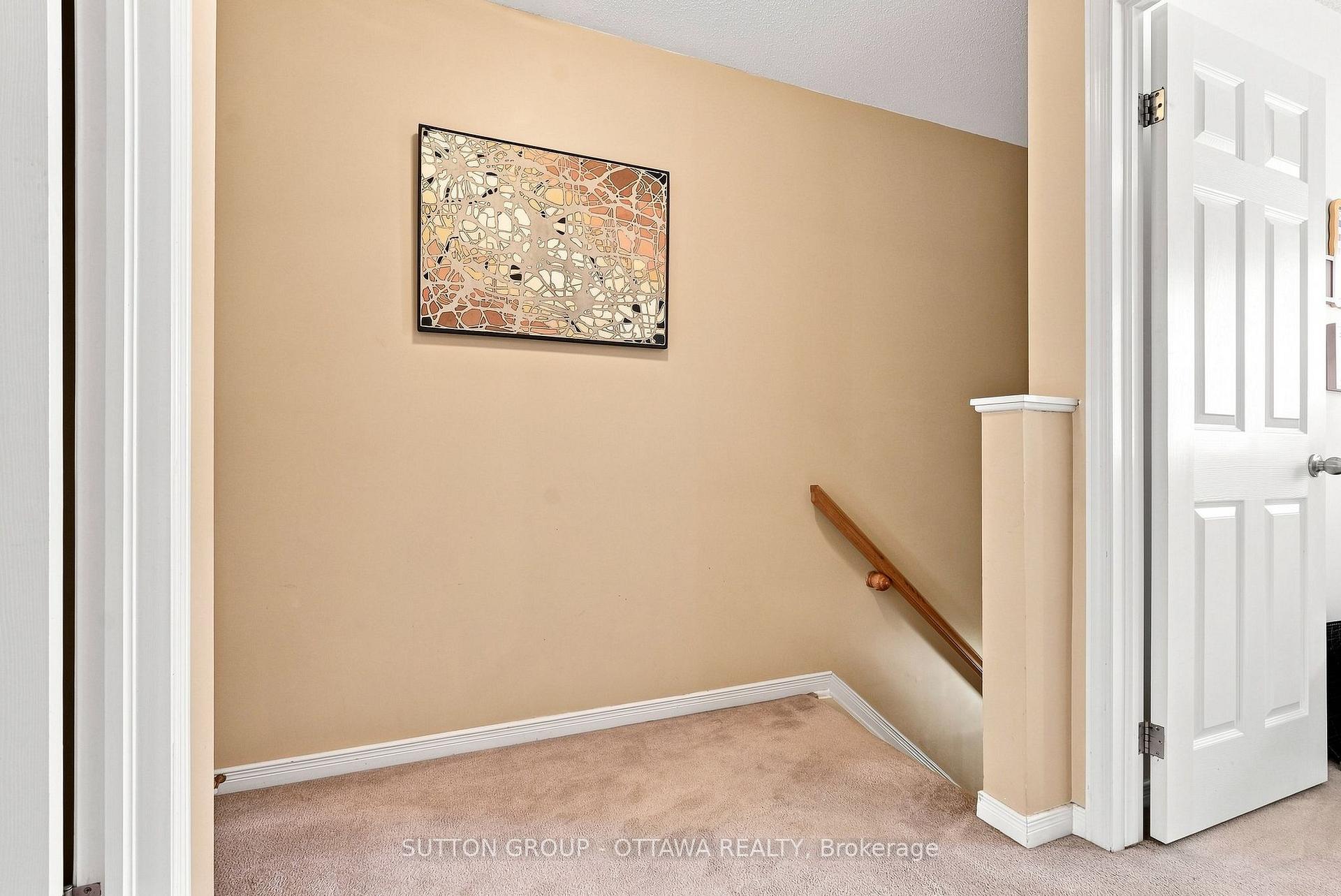 Photo 14 of 22 Manhattan Crescent, Ottawa, Central Park — HOMEH