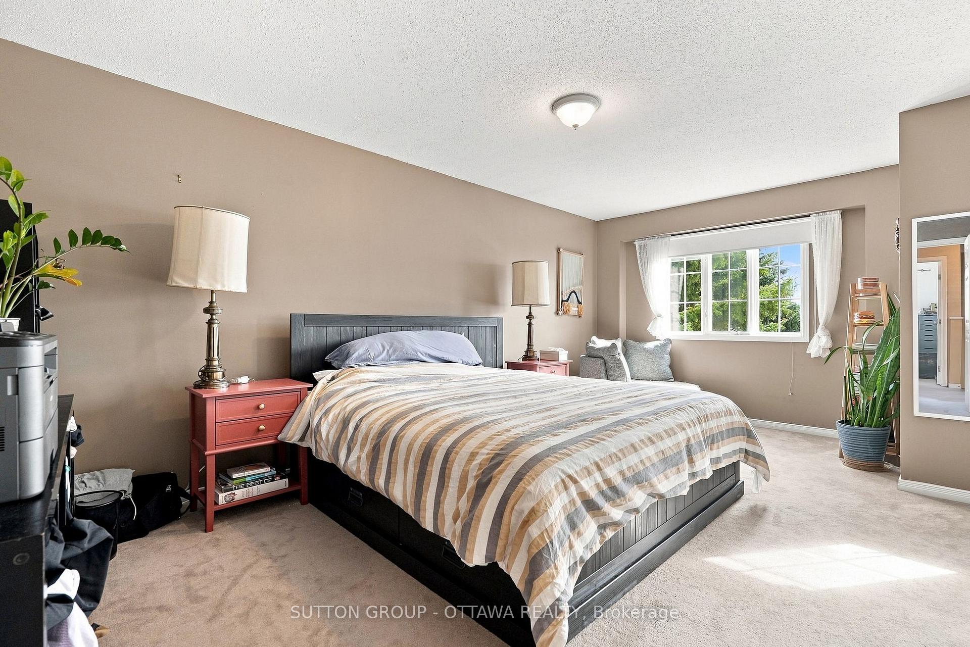 Photo 15 of 22 Manhattan Crescent, Ottawa, Central Park — HOMEH