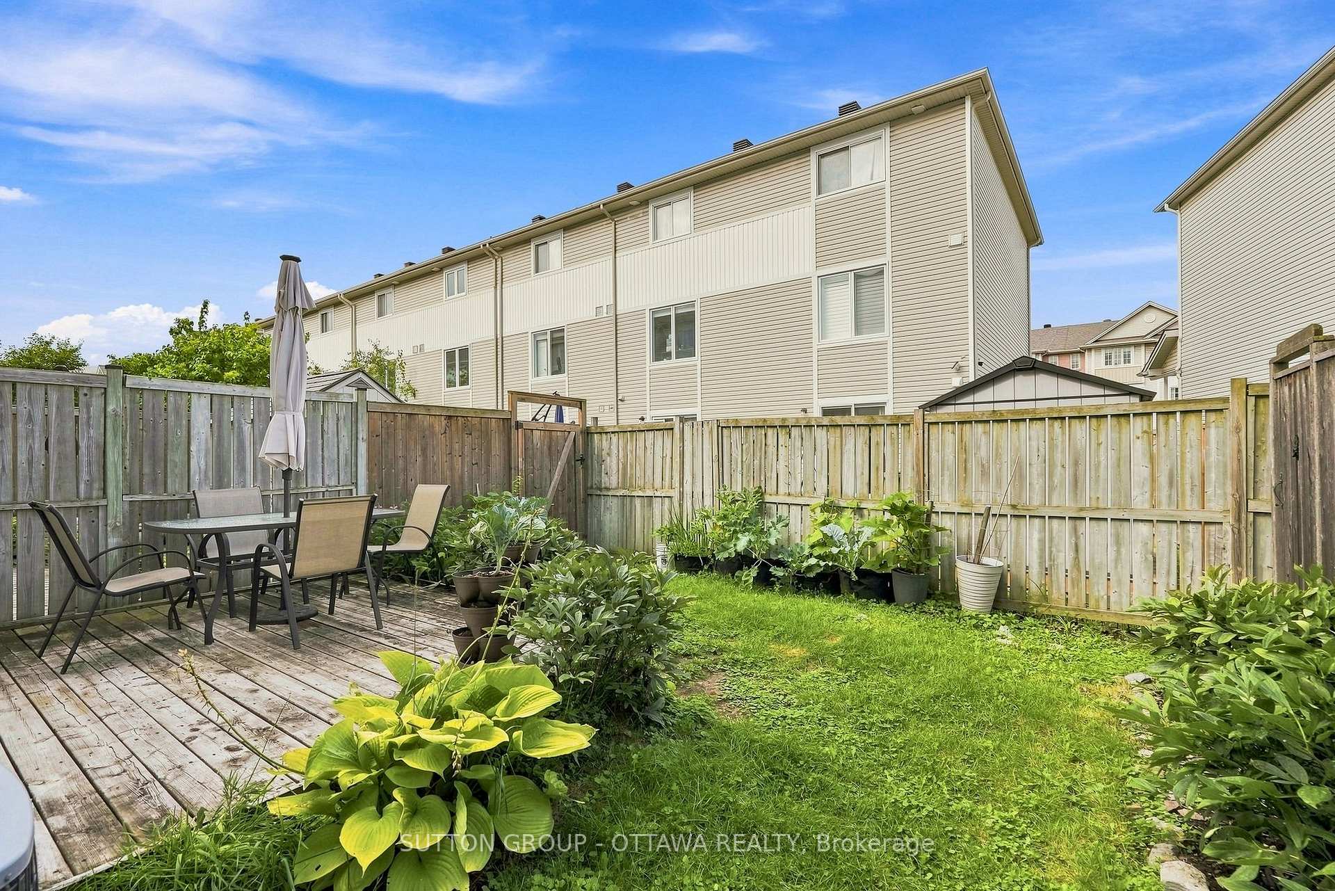 Photo 25 of 22 Manhattan Crescent, Ottawa, Central Park — HOMEH