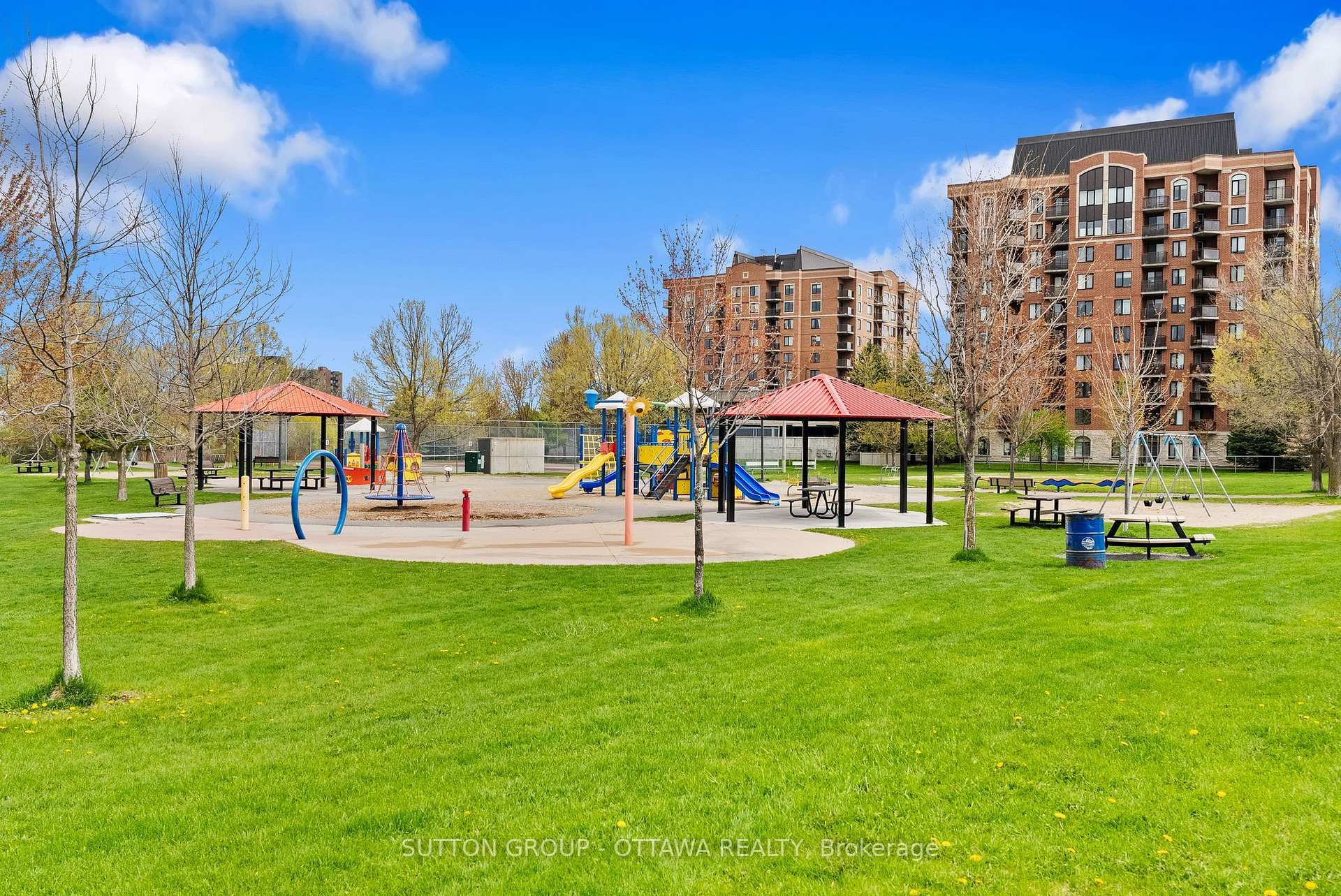 Photo 29 of 22 Manhattan Crescent, Ottawa, Central Park — HOMEH