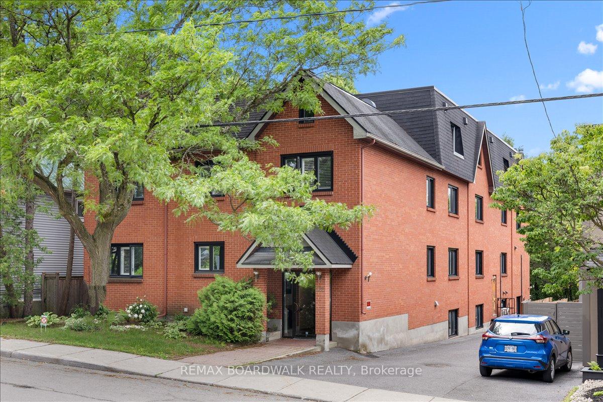 Photo of Unit 304, 222 Russell Avenue